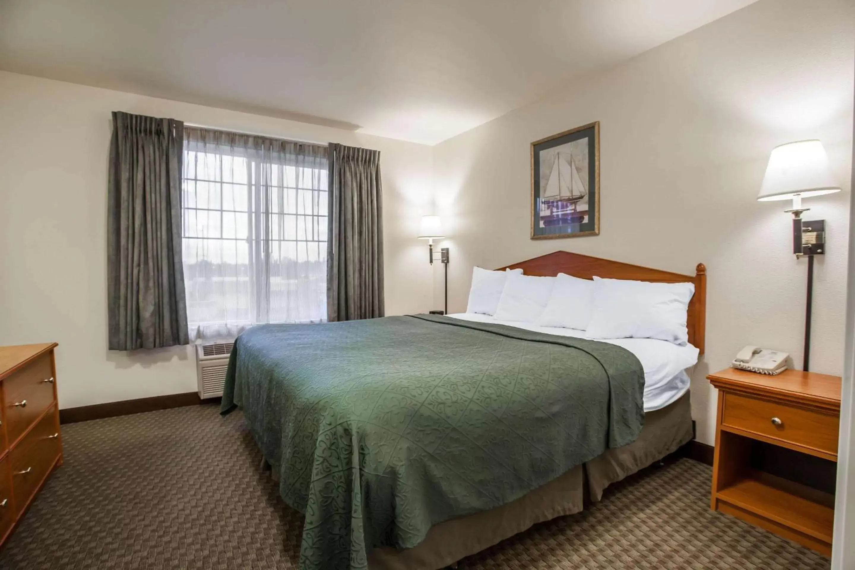 Bedroom, Bed in Quality Inn & Suites Federal Way - Seattle