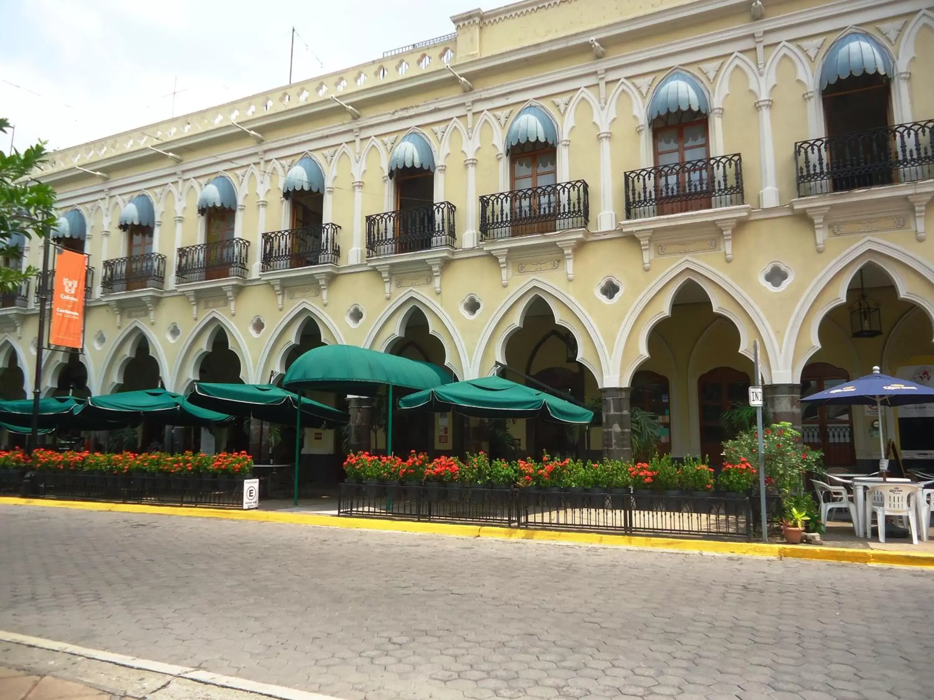 Facade/entrance, Property Building in Hotel Concierge Plaza Colima