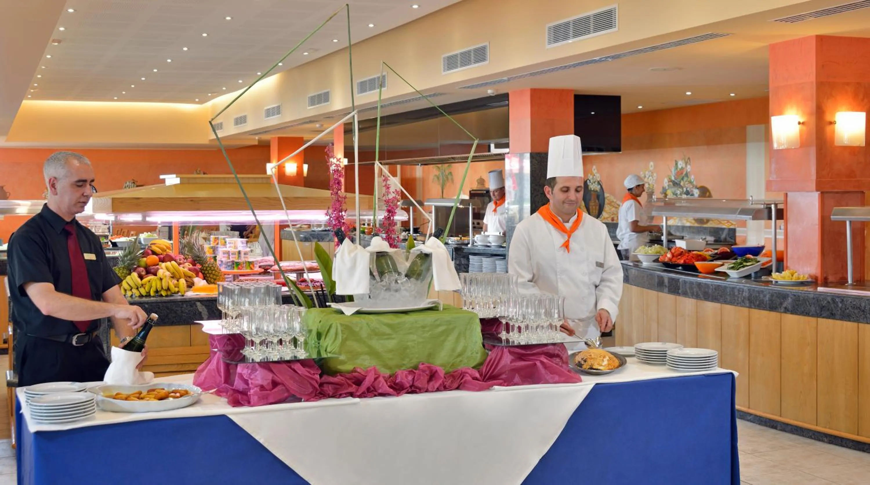 People, Restaurant/Places to Eat in Hotel Isla de Cabrera