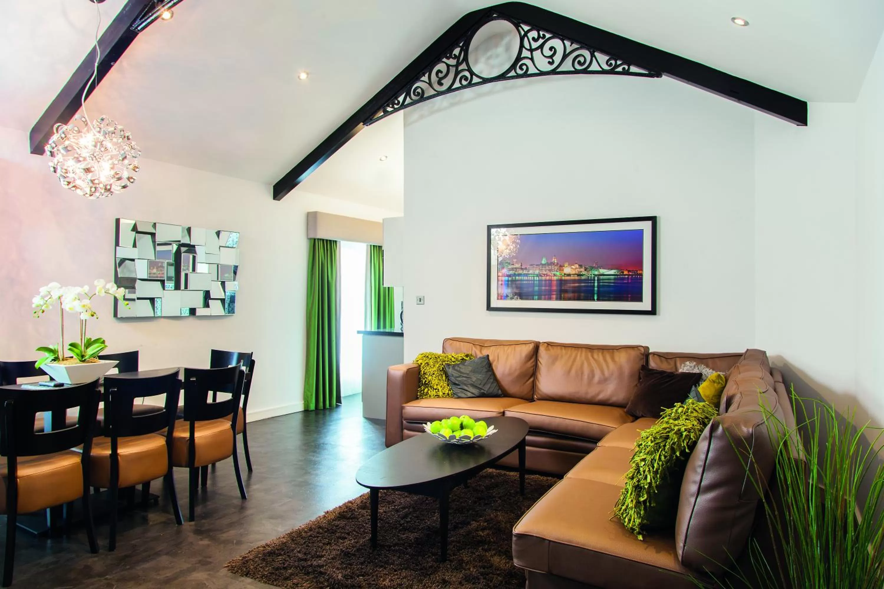 Kitchen or kitchenette, Seating Area in EPIC Apart Hotel - Seel Street