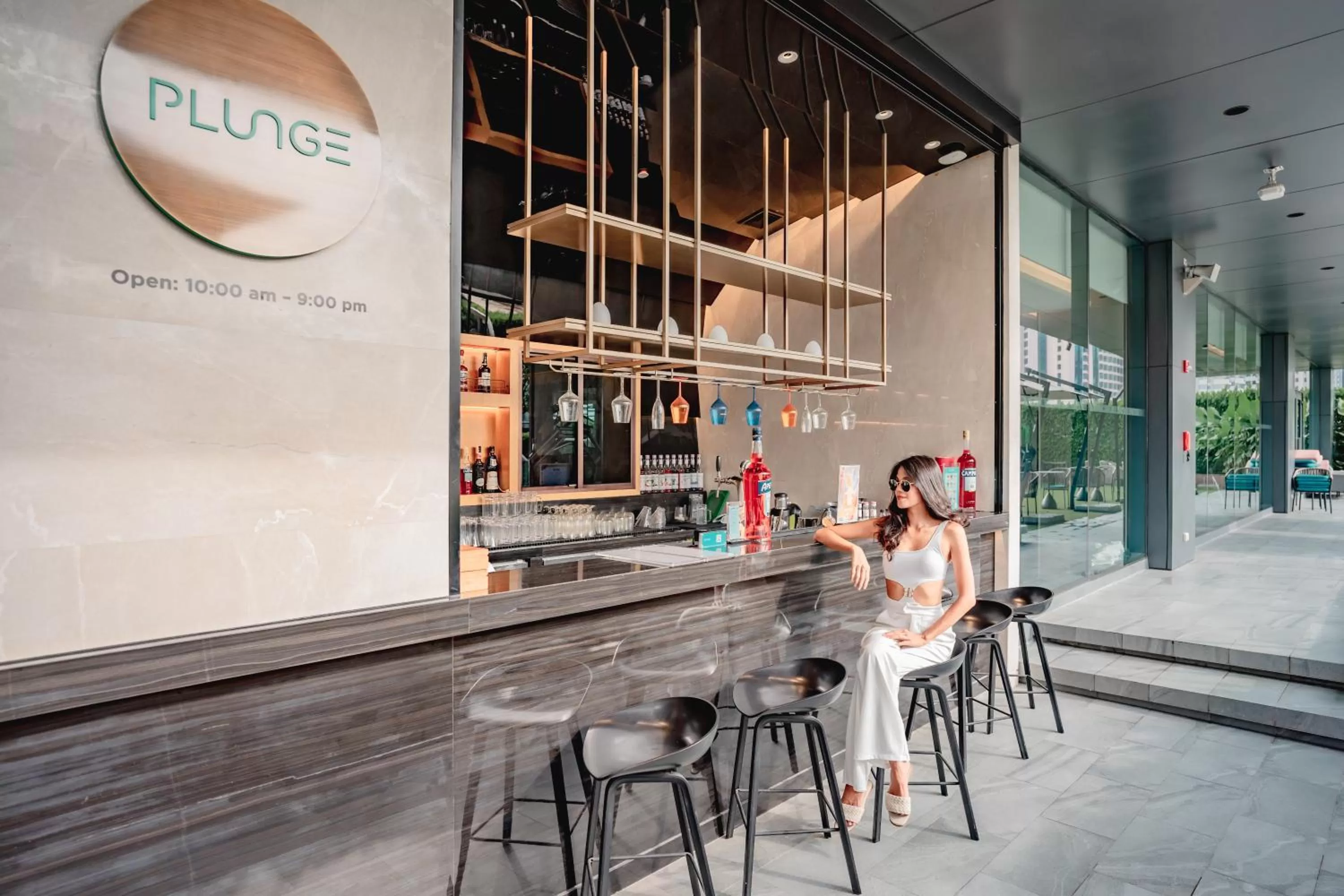 Lounge or bar in Carlton Hotel Bangkok Sukhumvit