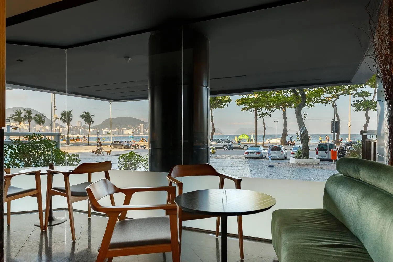 Lounge or bar in Orla Copacabana Hotel