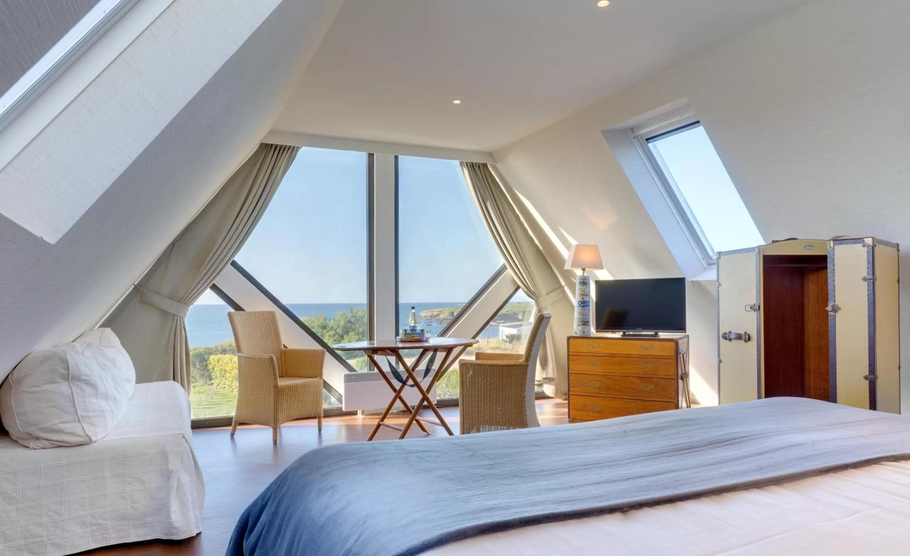 Seating area, Bed in Ar Men Du, Hôtel 3 Etoiles Restaurant Gastronomique Durable