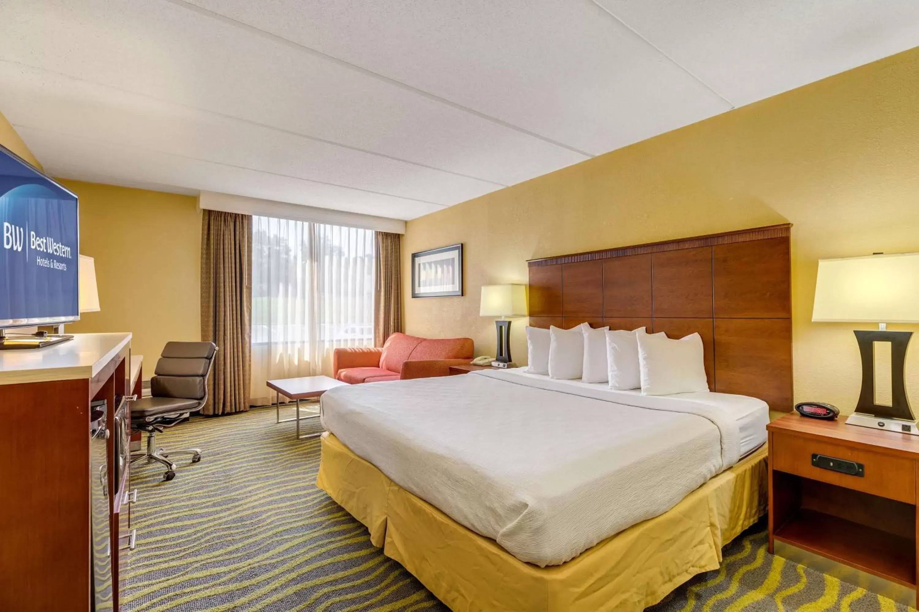 Photo of the whole room, Bed in Best Western Plus Charlotte Matthews Hotel