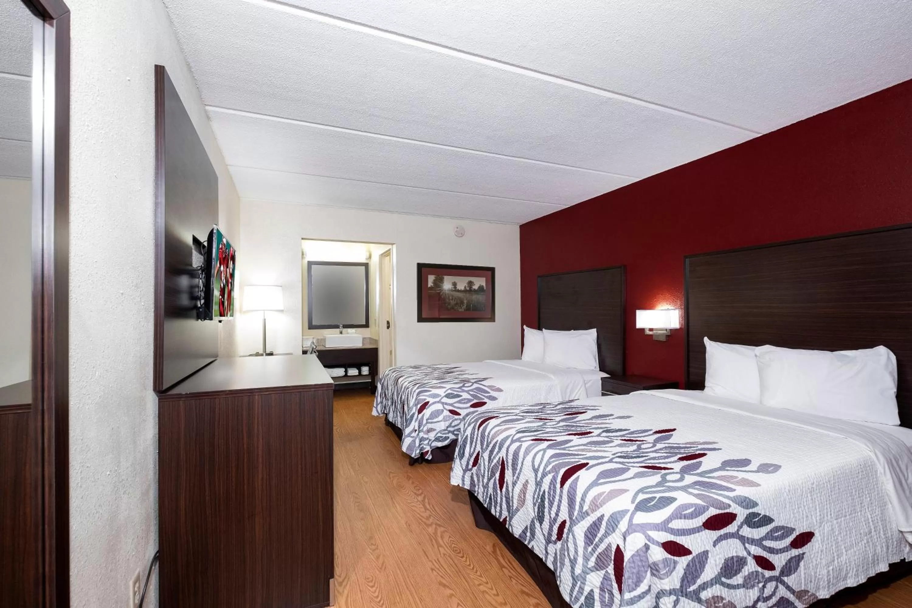 Photo of the whole room, Bed in Red Roof Inn Kenly - I-95