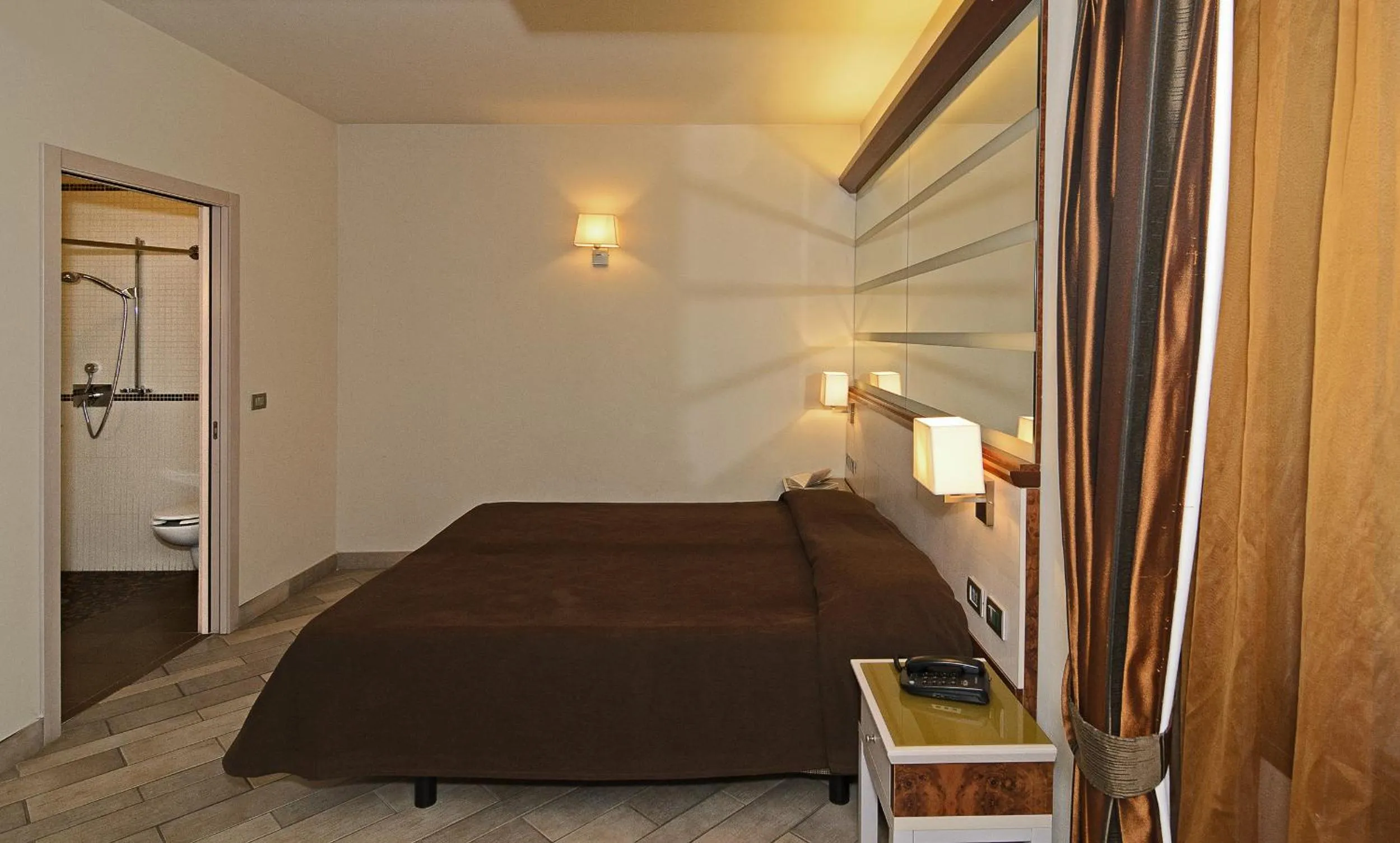 Photo of the whole room, Bed in Hotel Eden