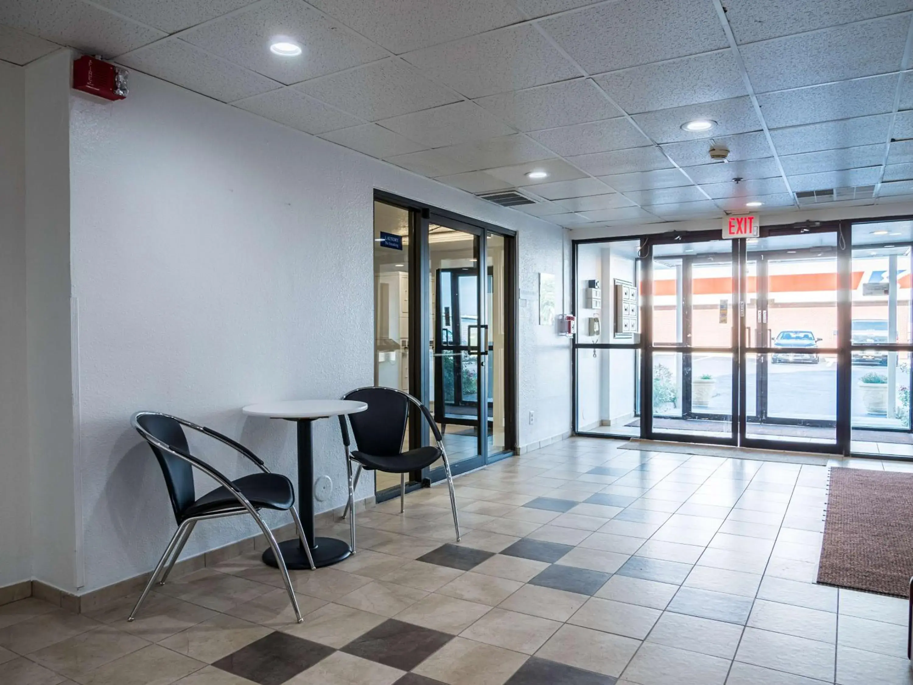 Lobby or reception in Studio 6-Miamisburg, OH - Dayton Lobby or reception in Studio 6-Miamisburg, OH - Dayton