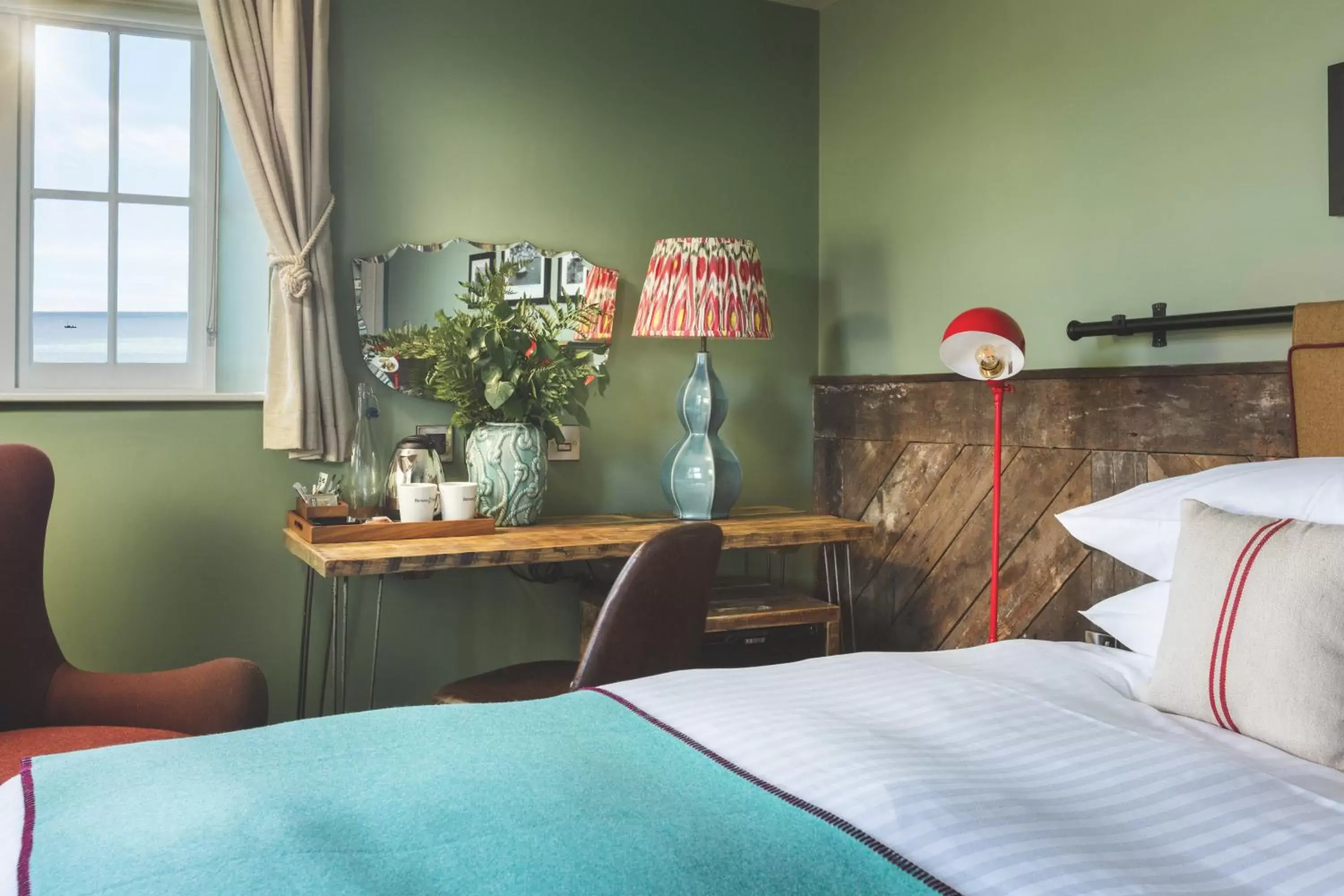 Bedroom in Rock Point Inn