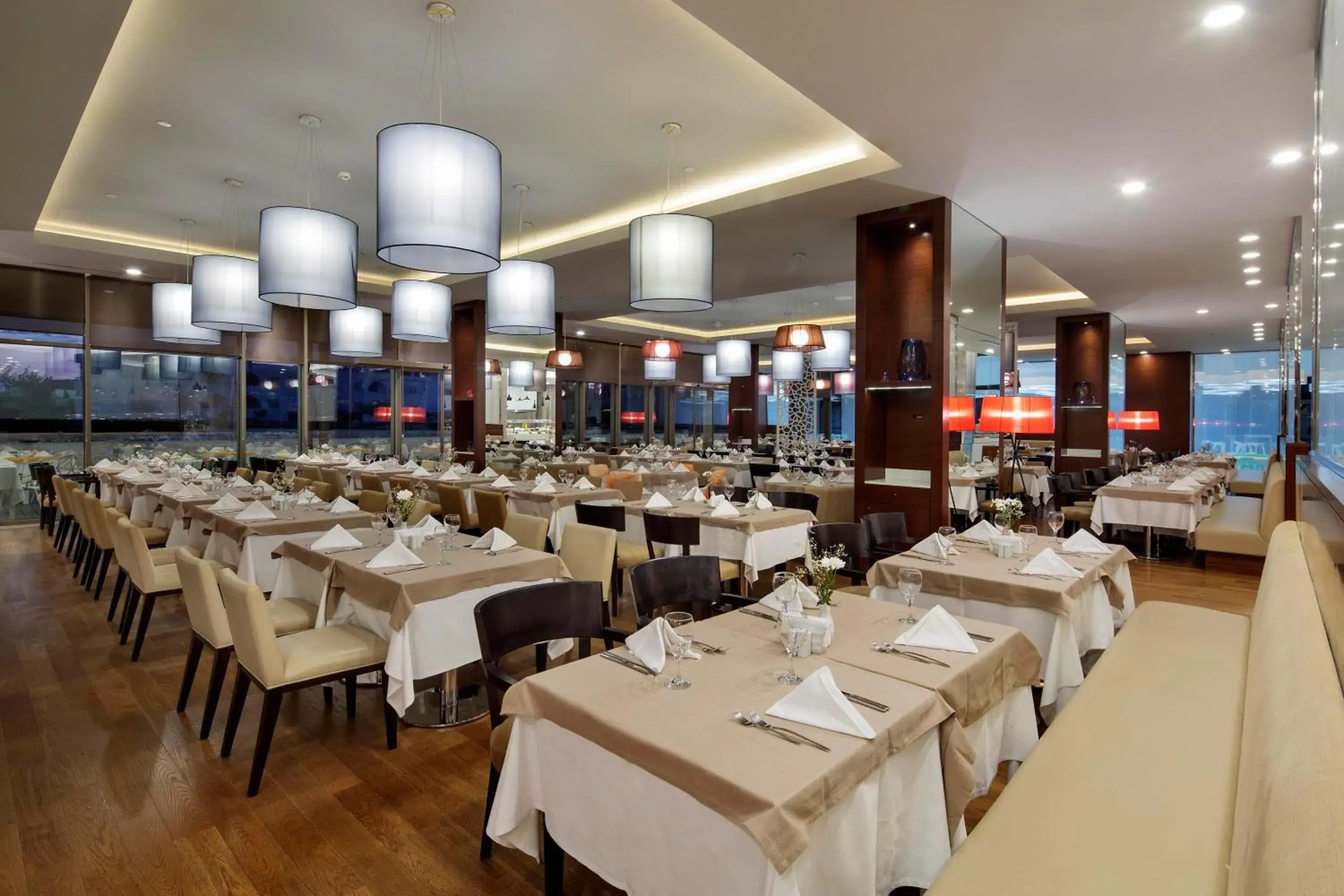 Restaurant/Places to Eat in The Sense Deluxe Hotel