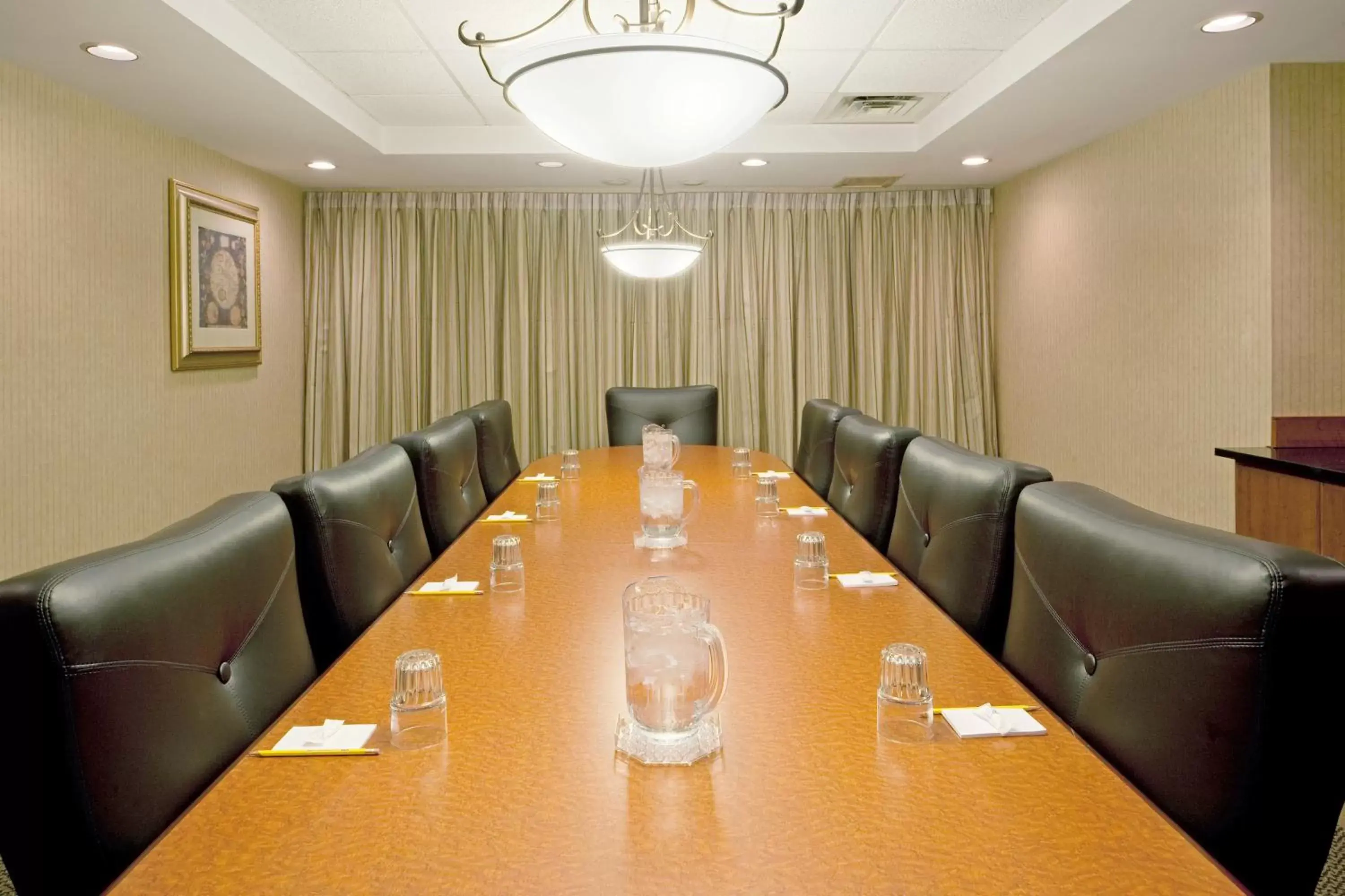 Meeting/conference room in Holiday Inn Portland-By the Bay, an IHG Hotel