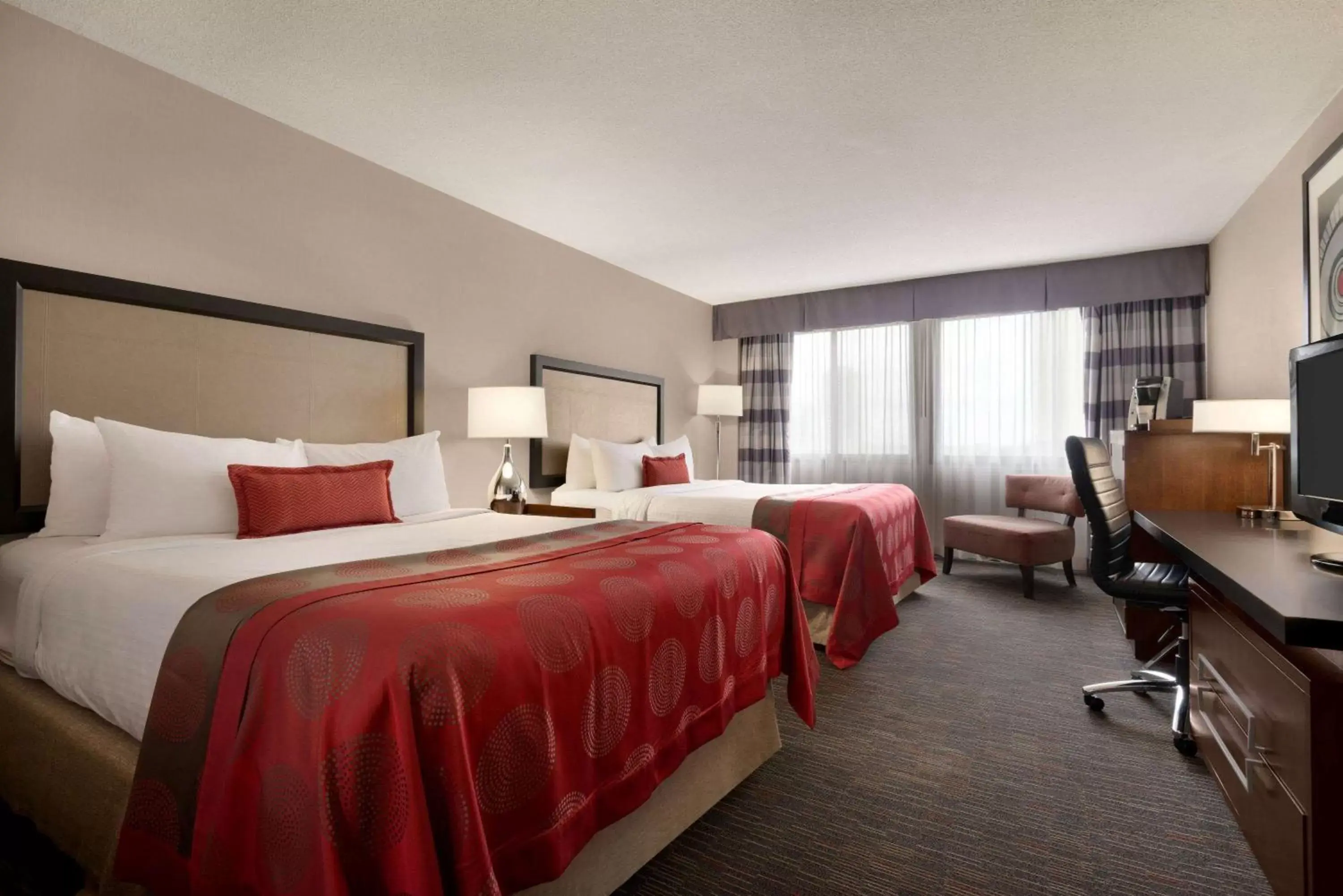 Photo of the whole room, Bed in Ramada Plaza by Wyndham Regina Downtown