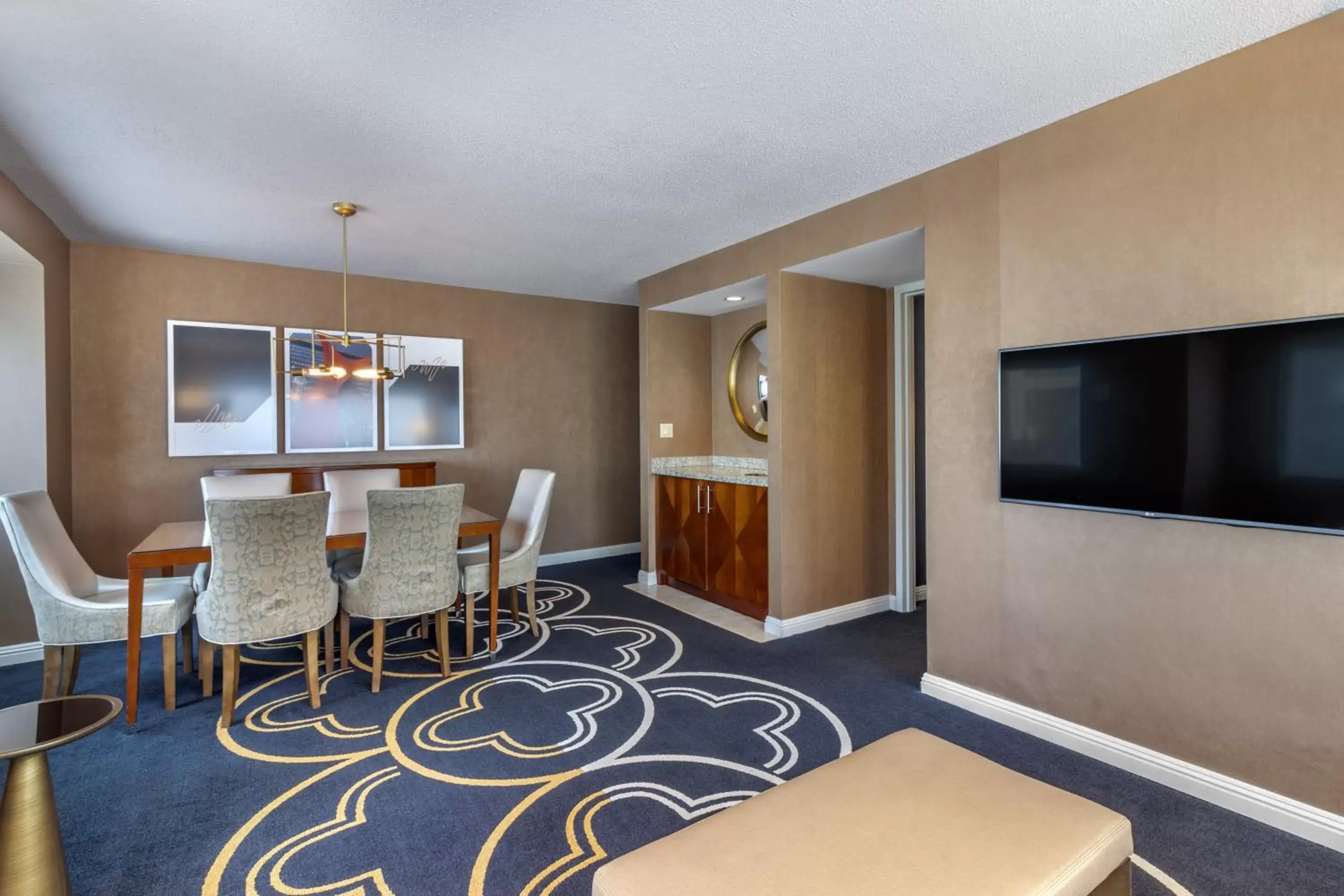 Photo of the whole room, TV/Entertainment Center in Omni Chicago All Suites Hotel-Magnificent Mile