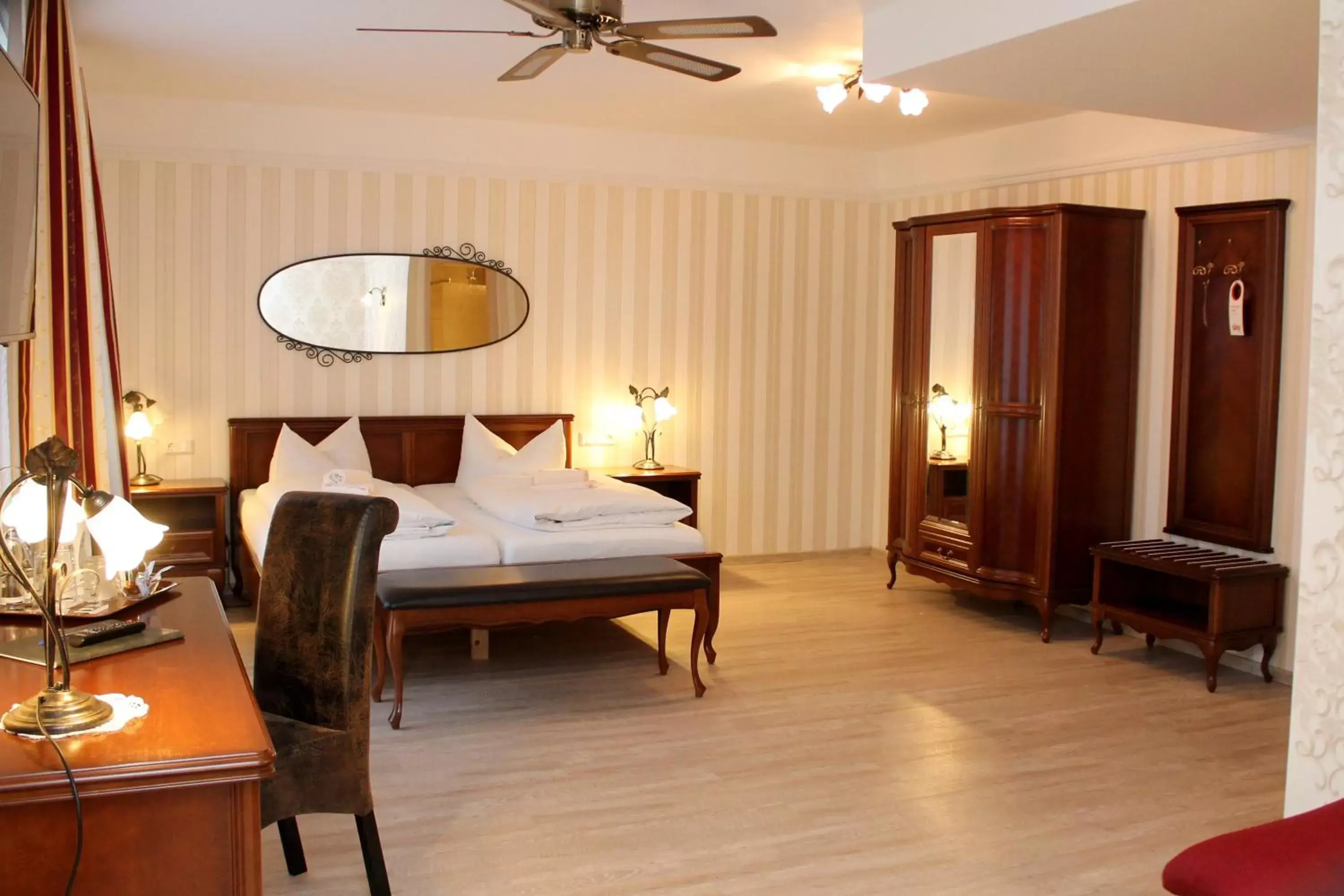 Deluxe Double Room with Shower - single occupancy in Landgasthof Zur Goldenen Aue Deluxe Double Room with Shower - single occupancy in Landgasthof Zur Goldenen Aue