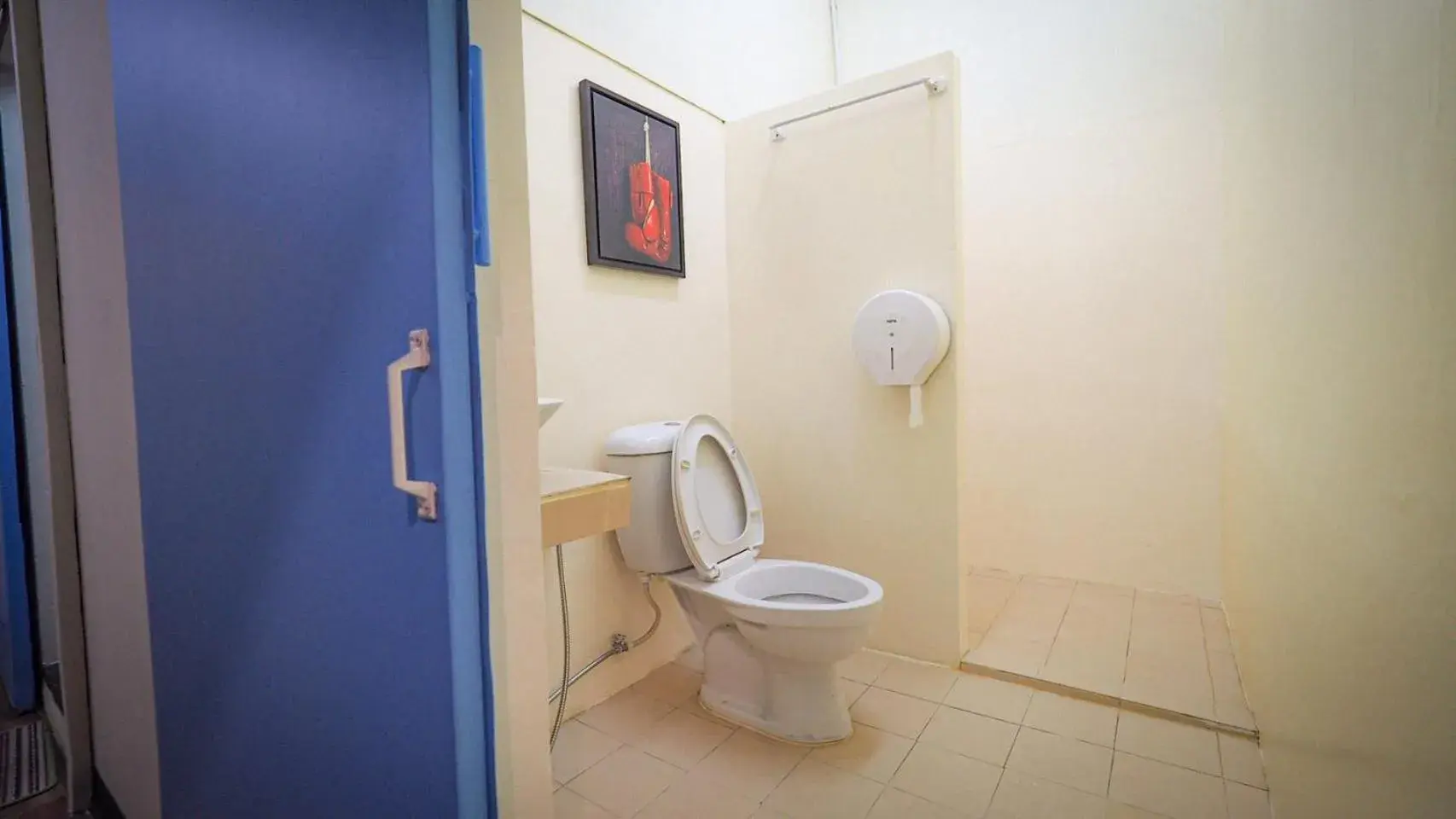 Bathroom in I-Sleep Silom Hostel