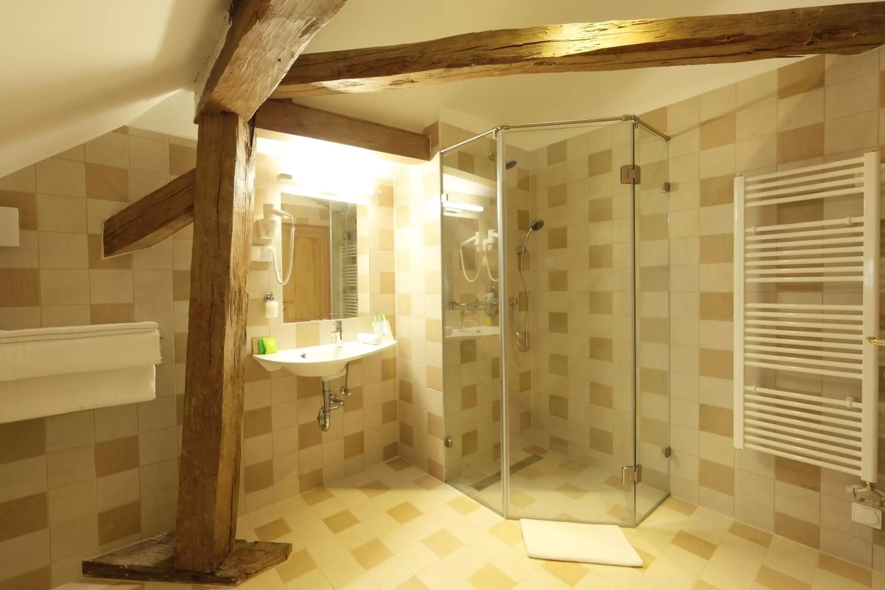 Bathroom in Hotel Historia Malomkert