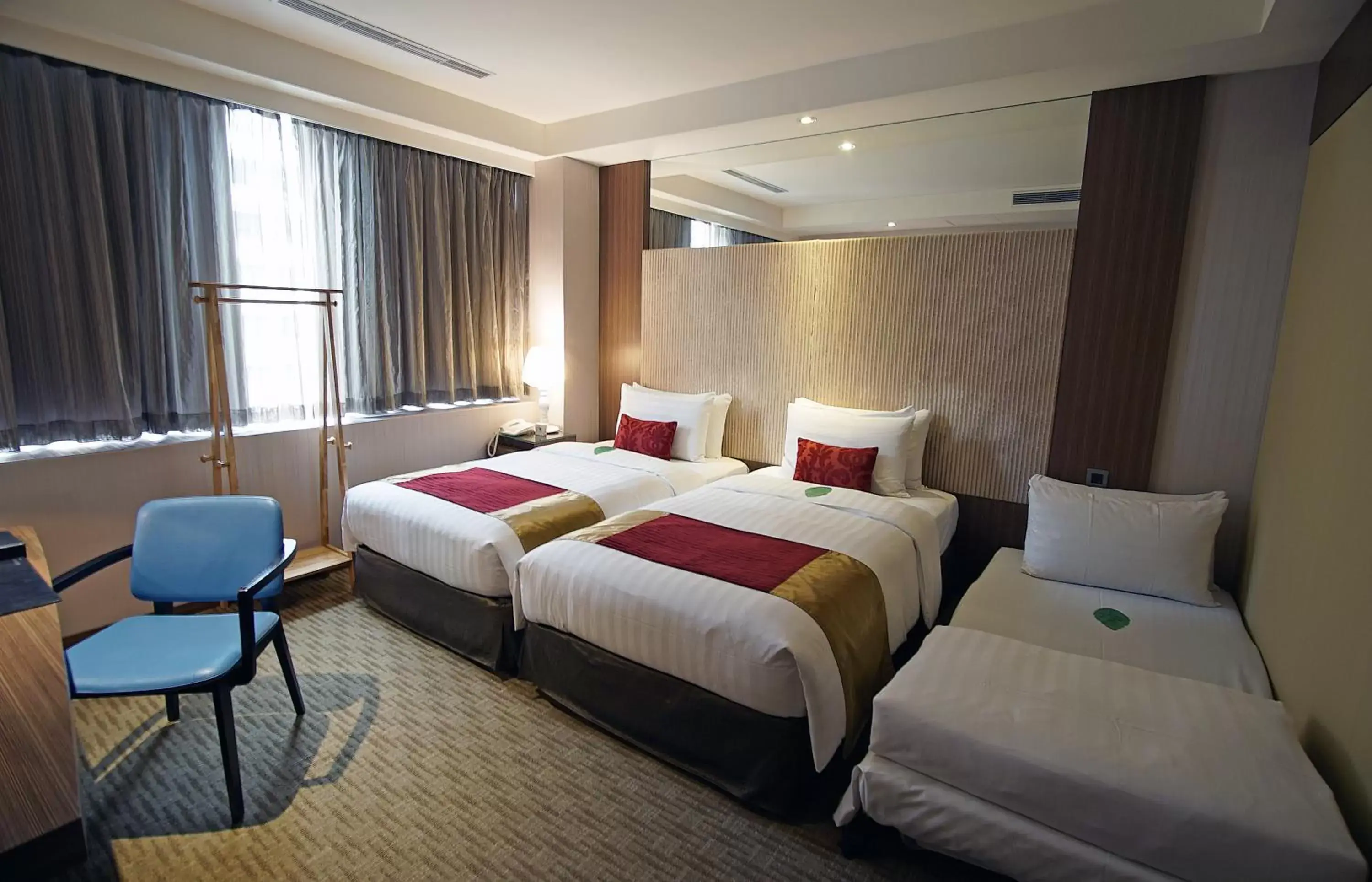 Deluxe Double or Twin Room With Extra Bed in Green World Mai - NanJing