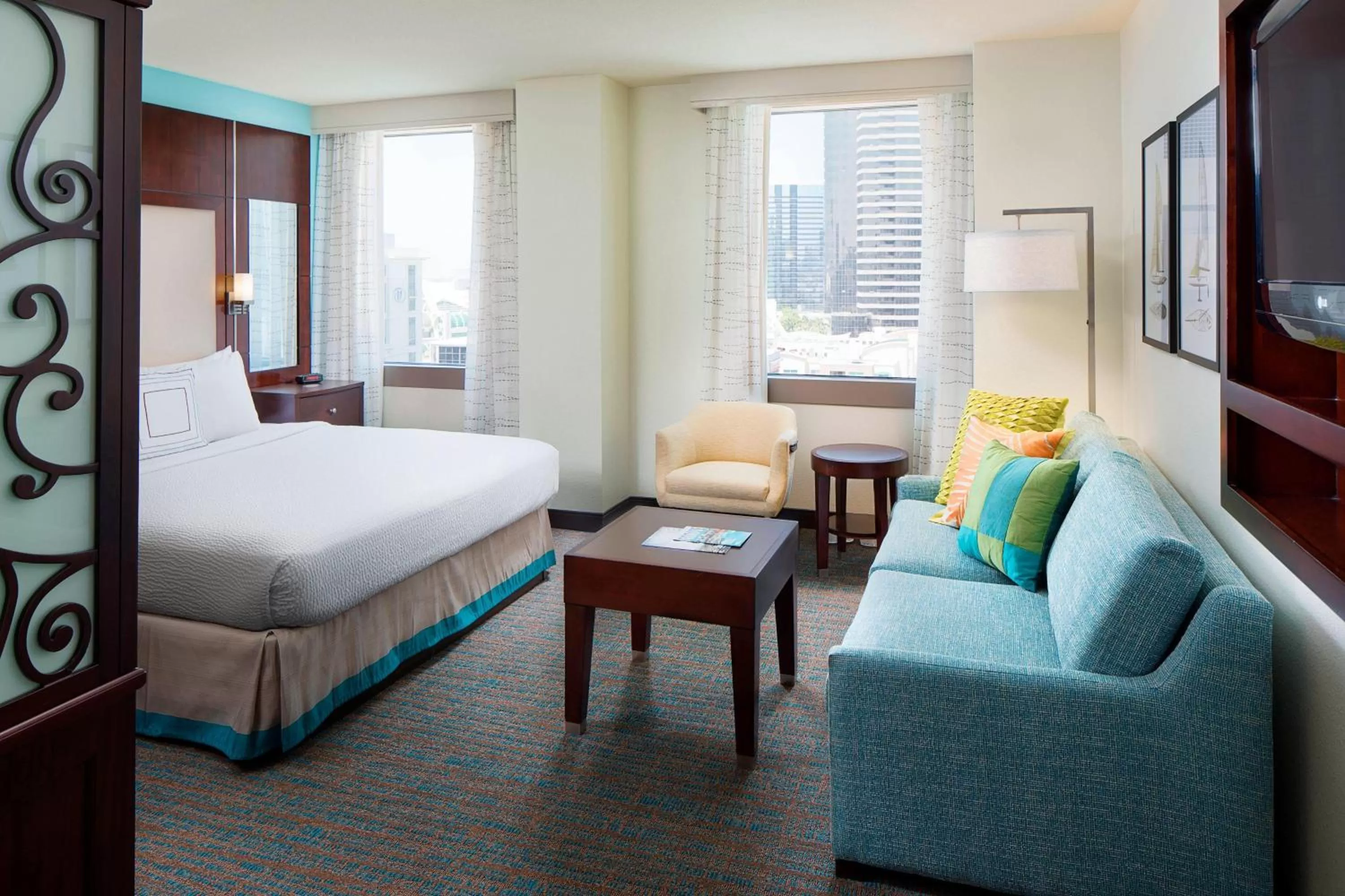 Living room, Bed in Residence Inn by Marriott San Diego Downtown/Gaslamp Quarter