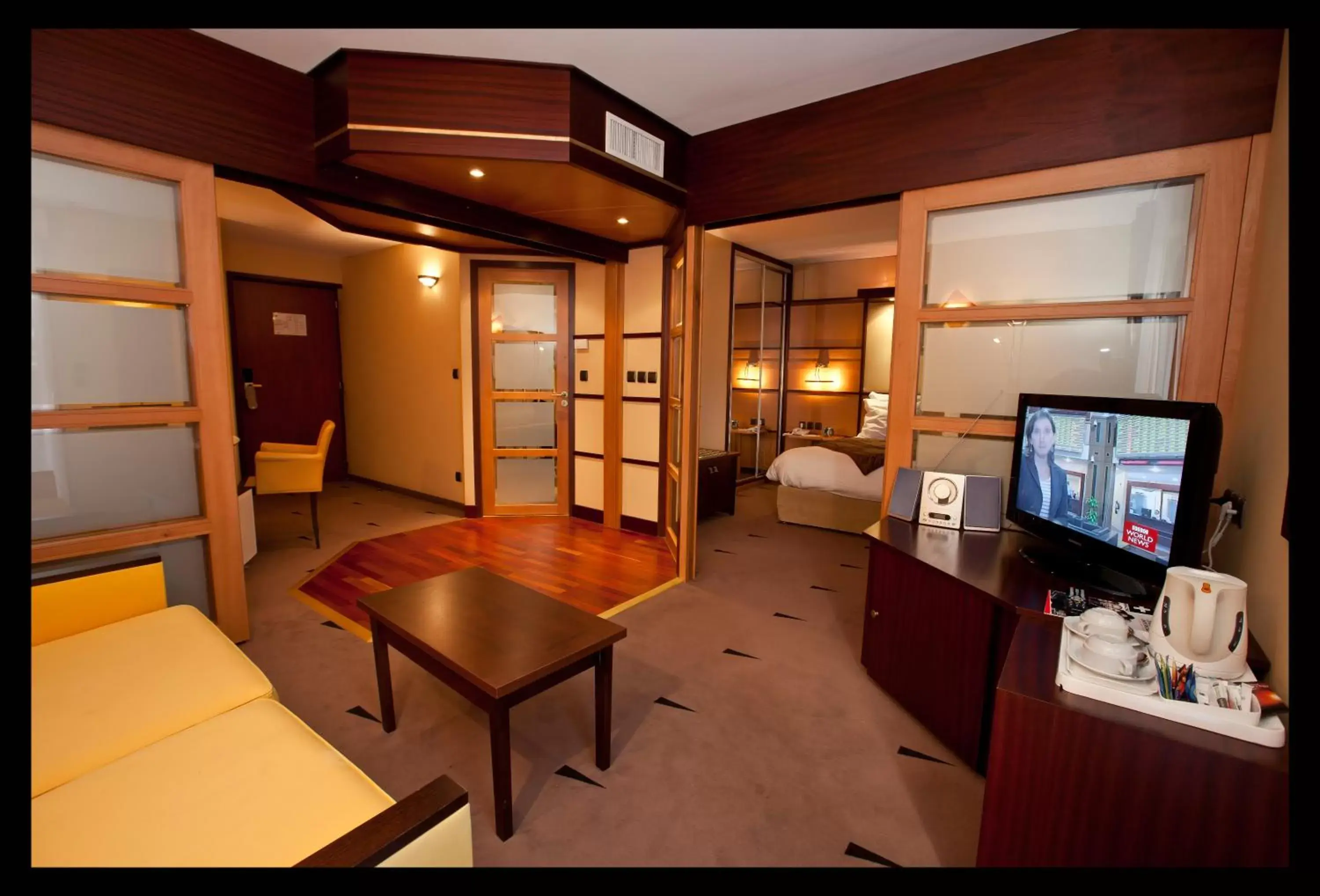 Communal lounge/ TV room, TV/Entertainment Center in Best Western Plus La Fayette Hotel et SPA