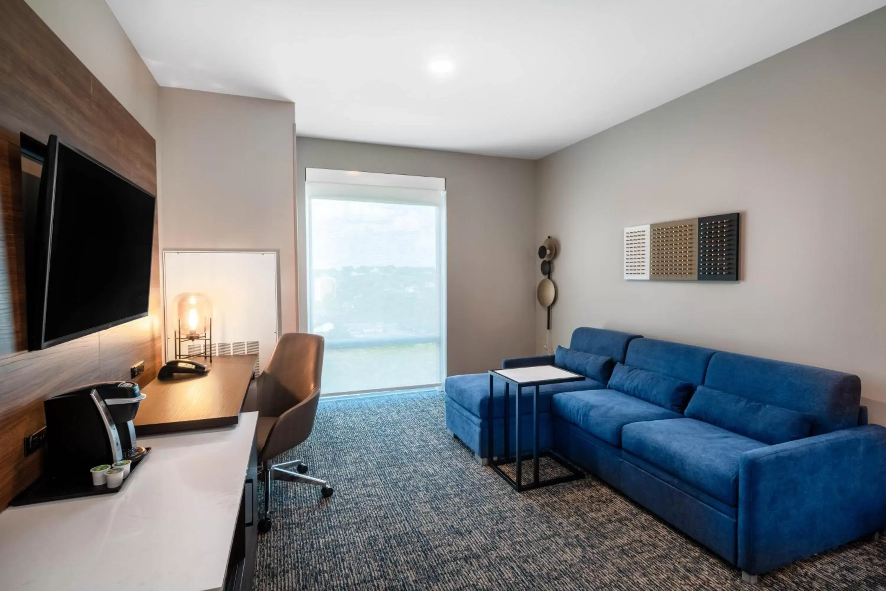 TV and multimedia, Seating Area in La Quinta Inn & Suites by Wyndham Nashville Downtown Stadium