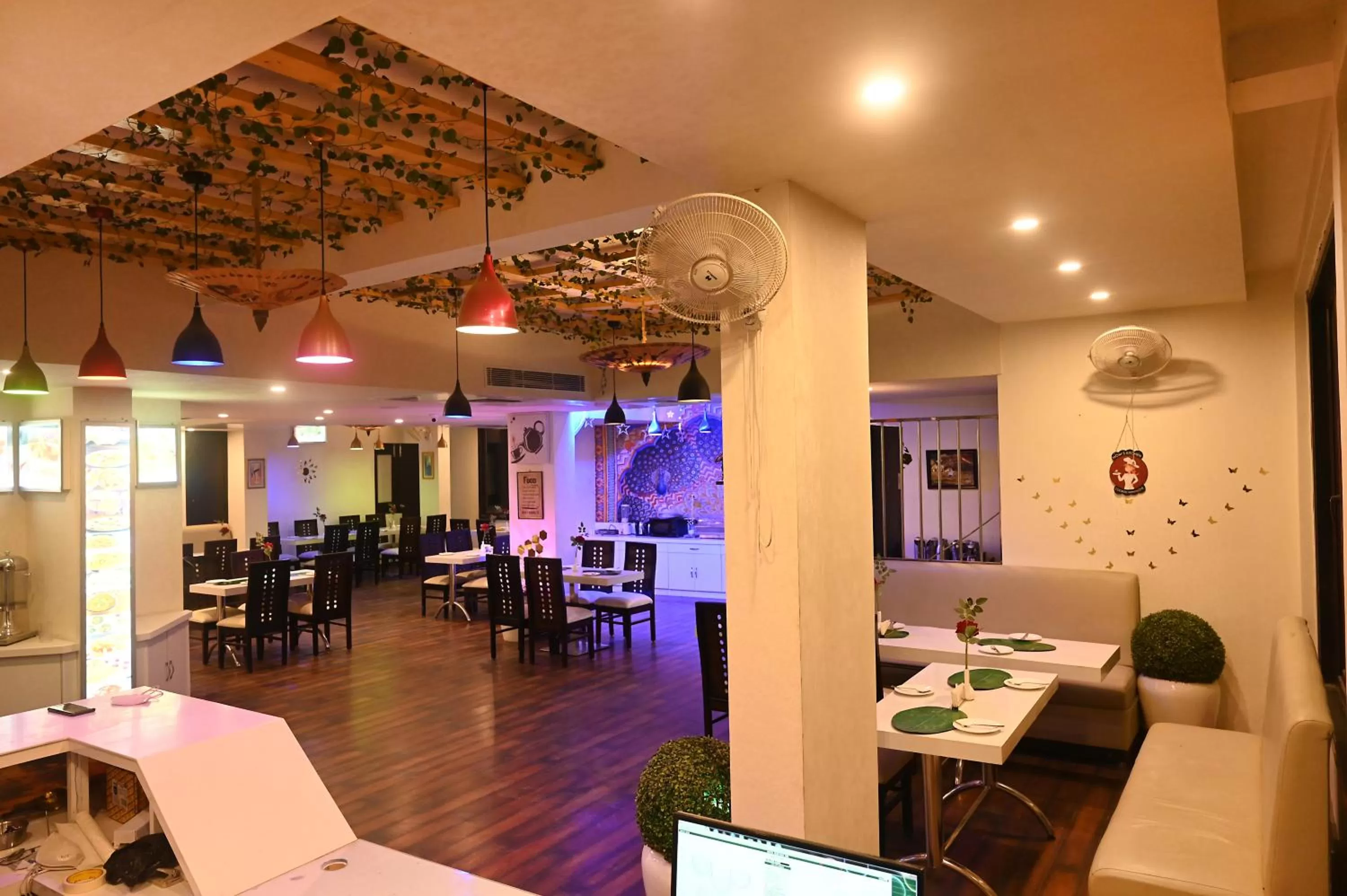 Restaurant/places to eat in Hotel Heritage Inn at Assi Ghat