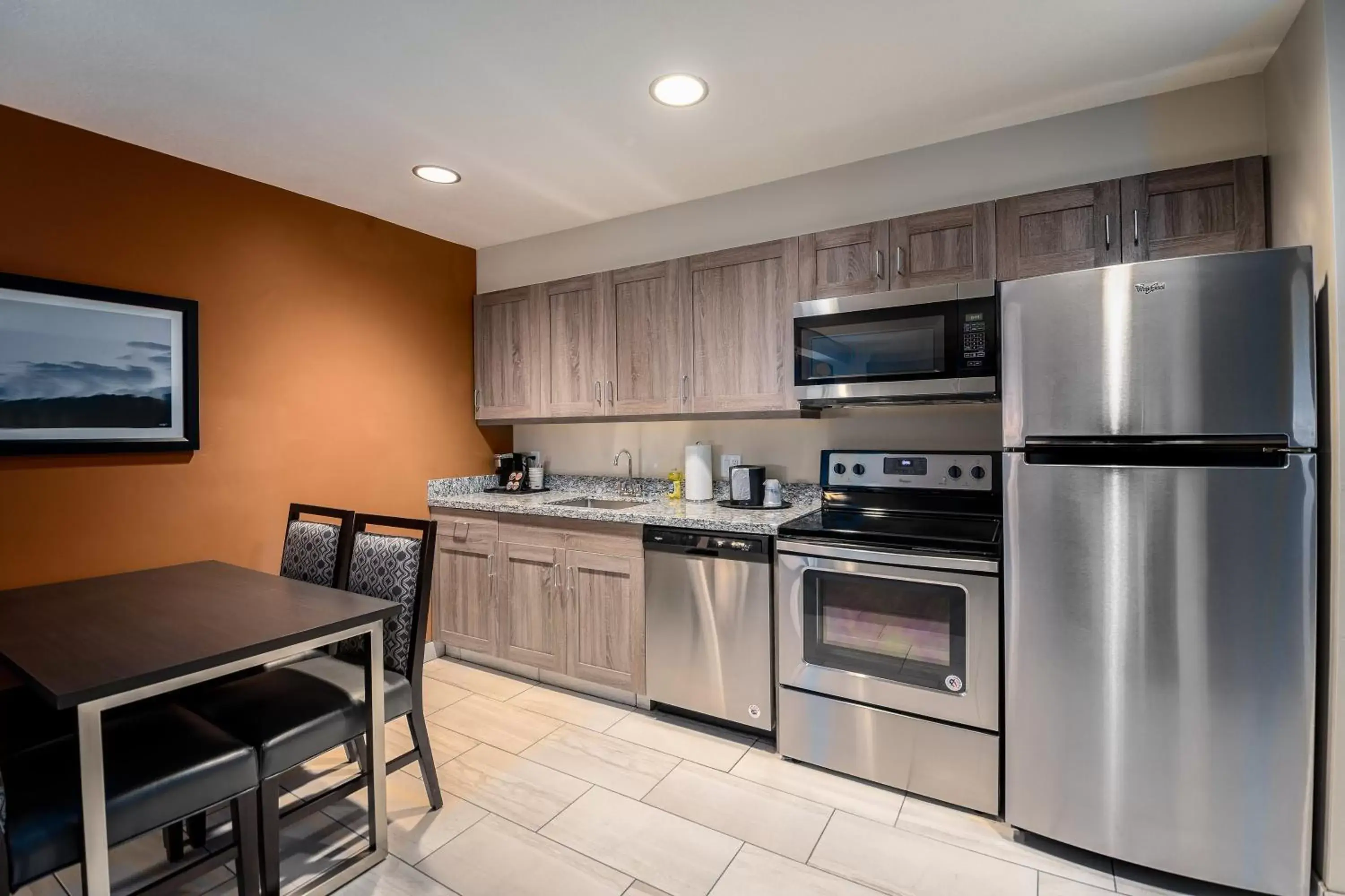 Bedroom, Kitchen/Kitchenette in Best Western Plus Heber Valley Hotel