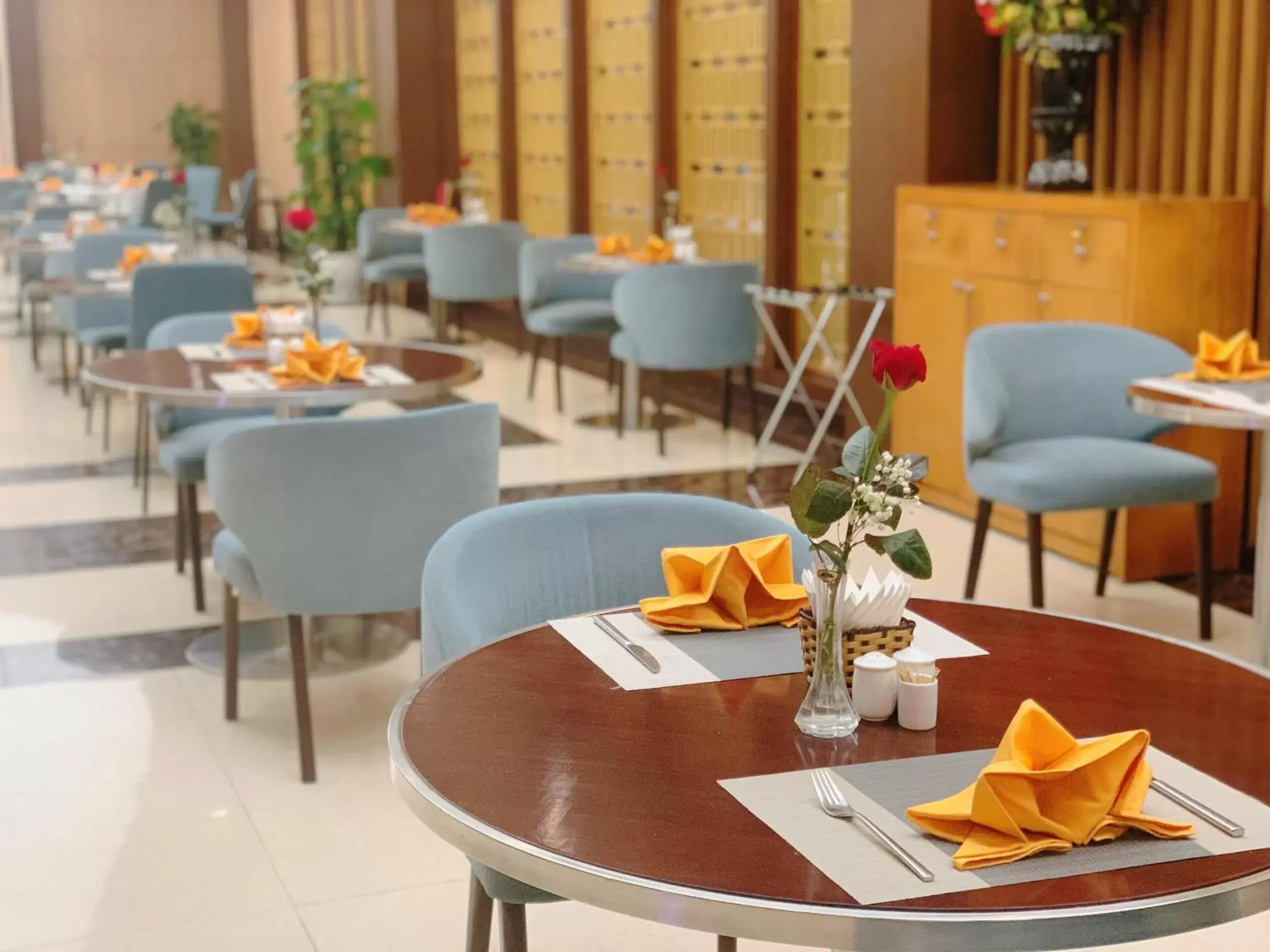 Restaurant/Places to Eat in Muong Thanh Luxury Nhat Le Hotel