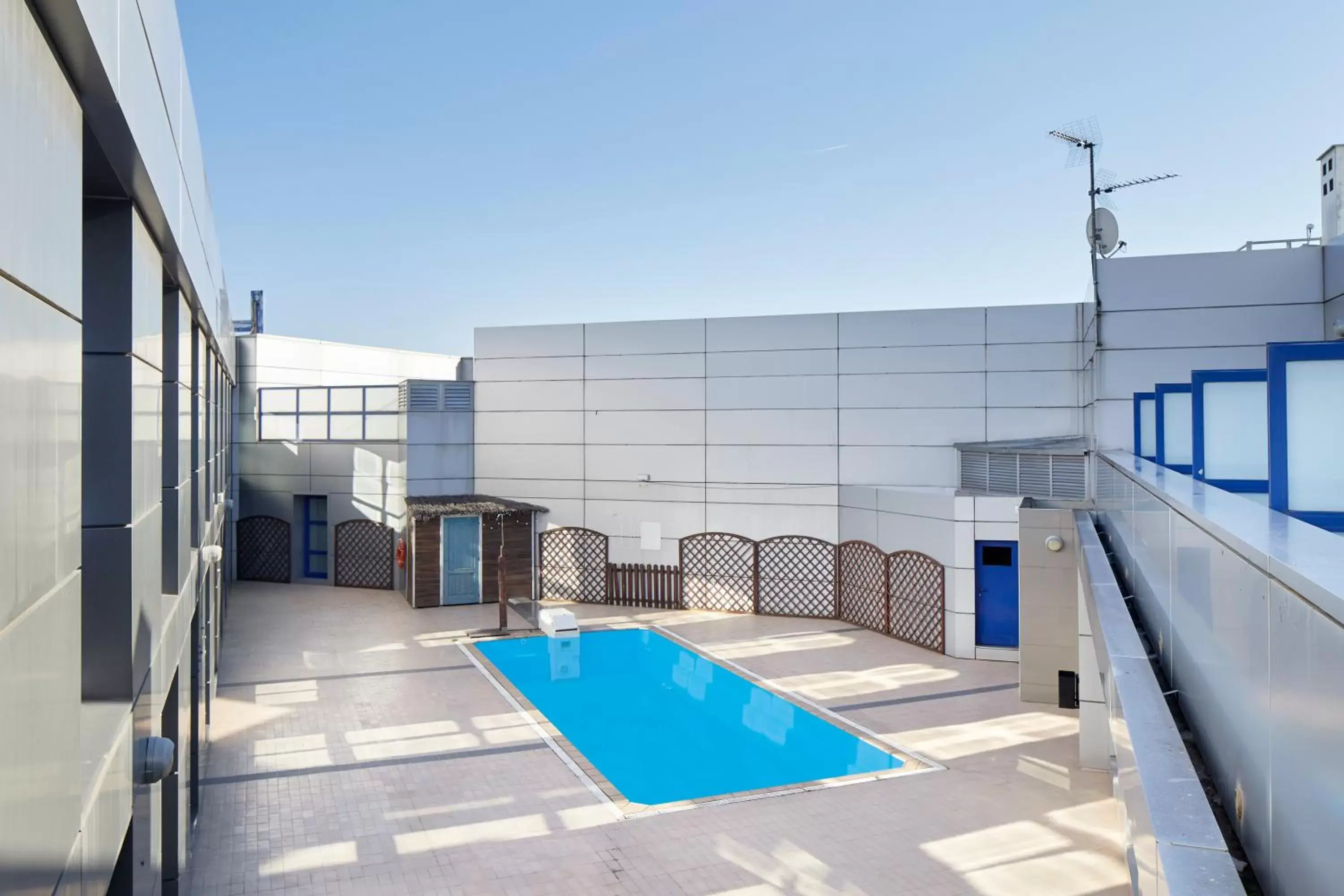 Swimming Pool in Hotel Logroño Avda de Madrid 25