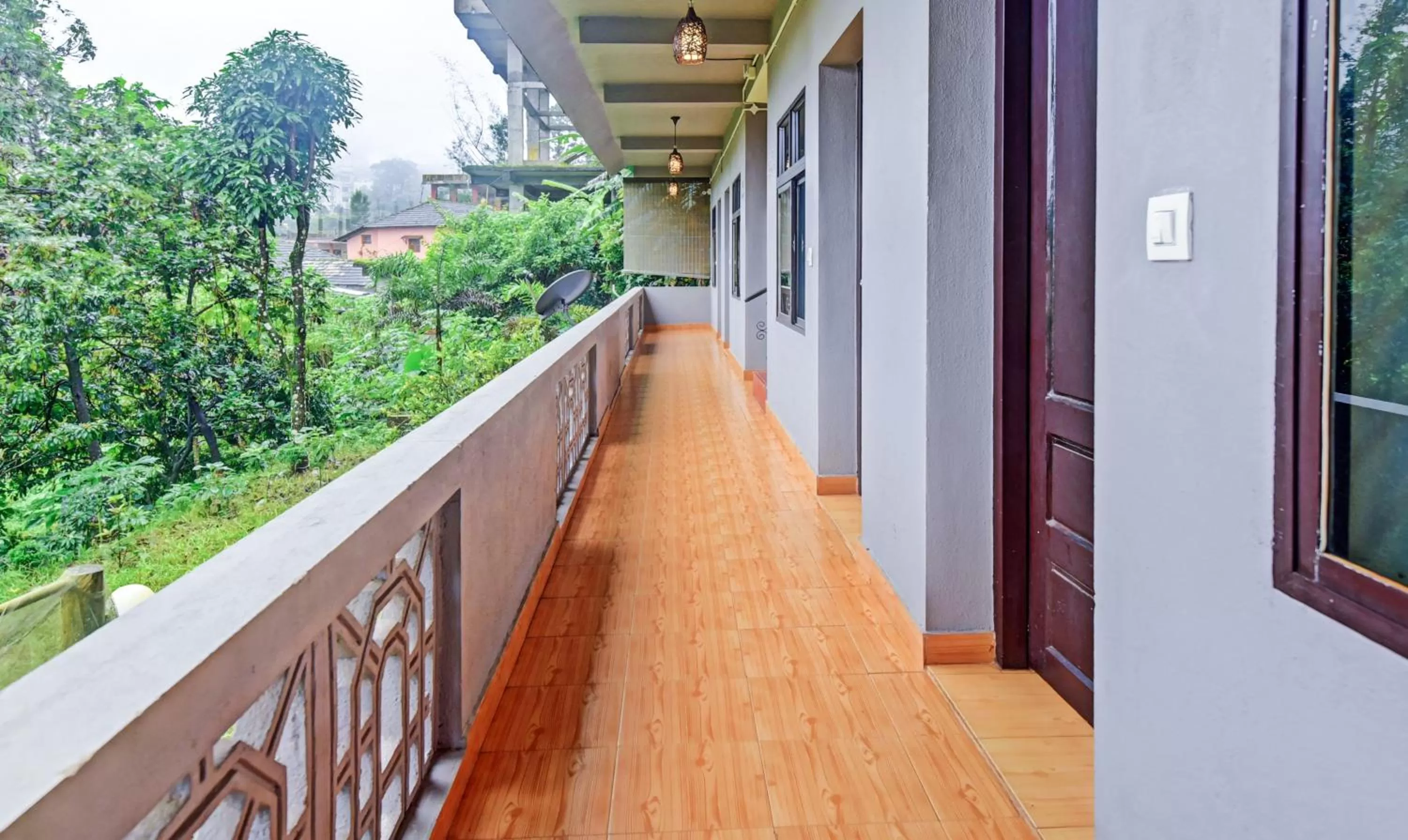 Balcony/Terrace in Itsy Hotels Igloo Residency Raja Seat