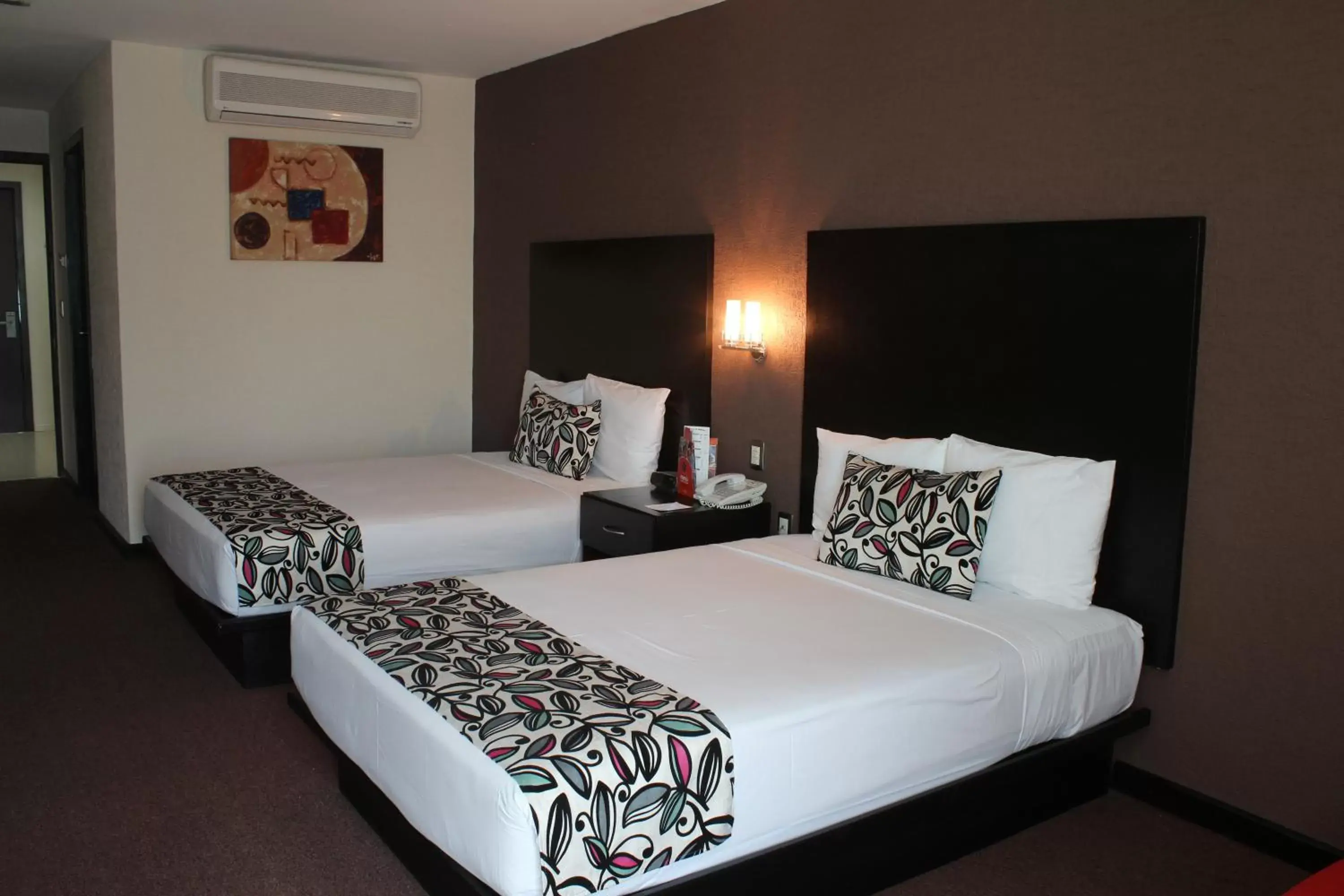 Bed, Room Photo in Hotel Vista Inn Premium