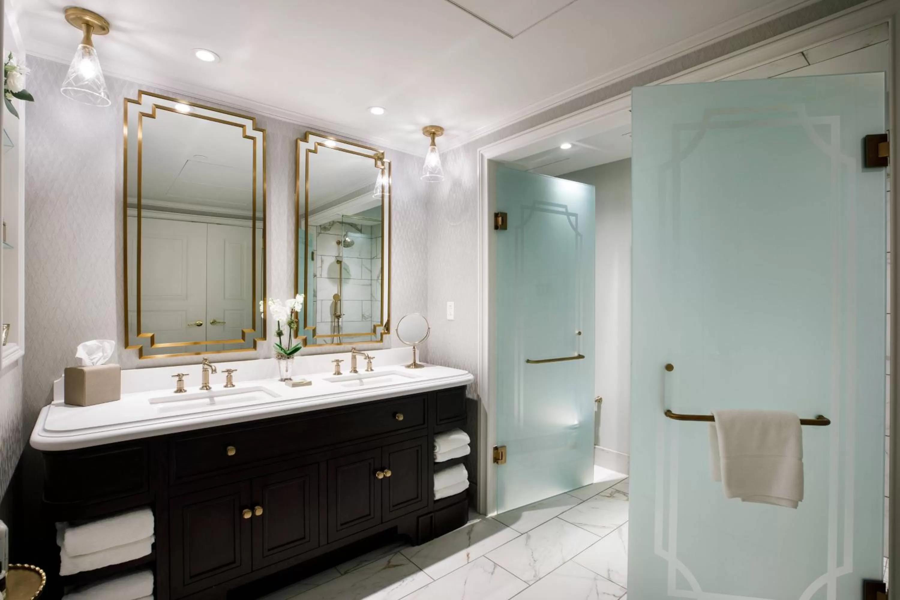 Bathroom in Hotel Carmichael, Autograph Collection