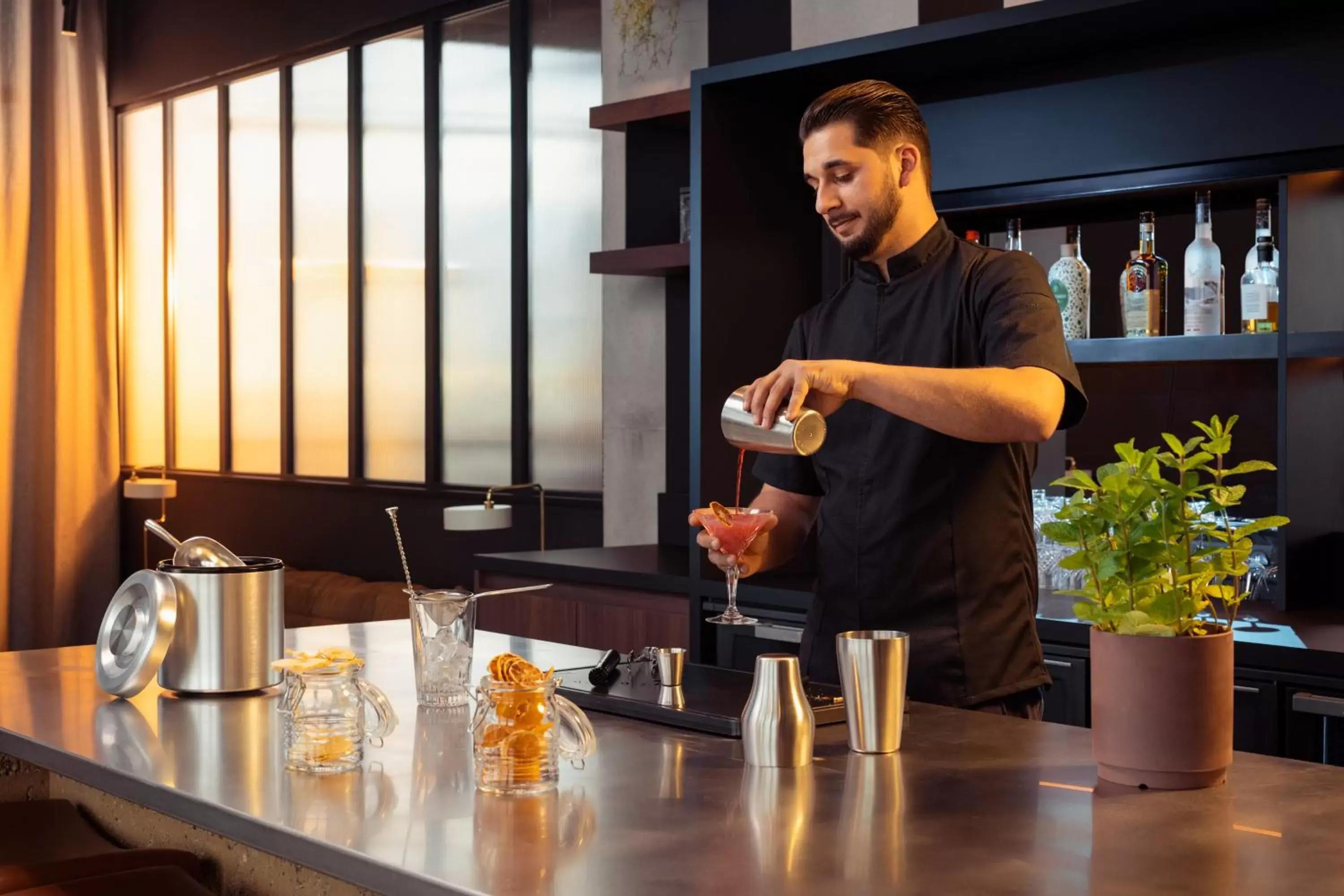 Staff in Novotel Annemasse Centre - Porte de Genève