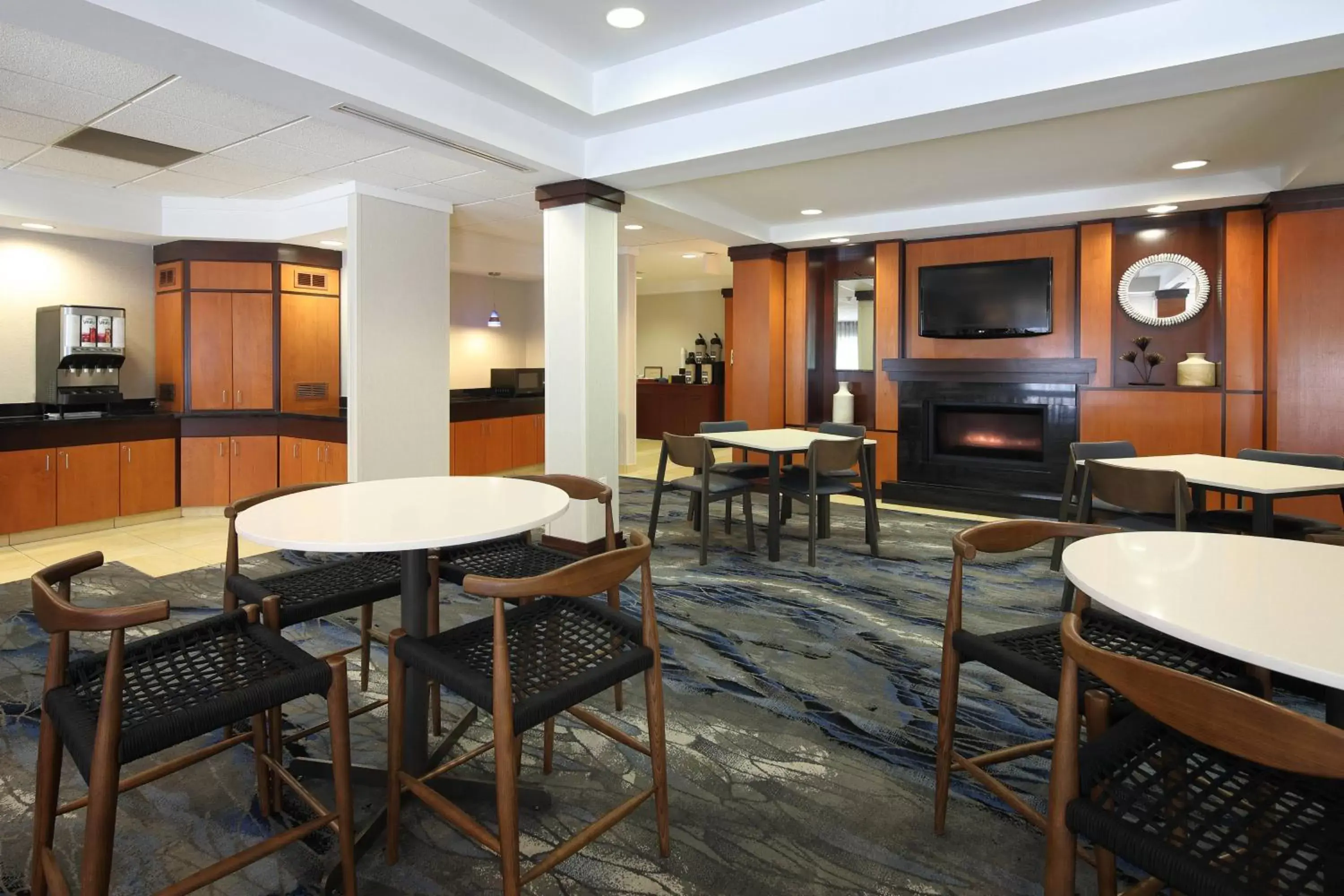 Breakfast, Lounge/Bar in Fairfield Inn & Suites by Marriott Millville Vineland