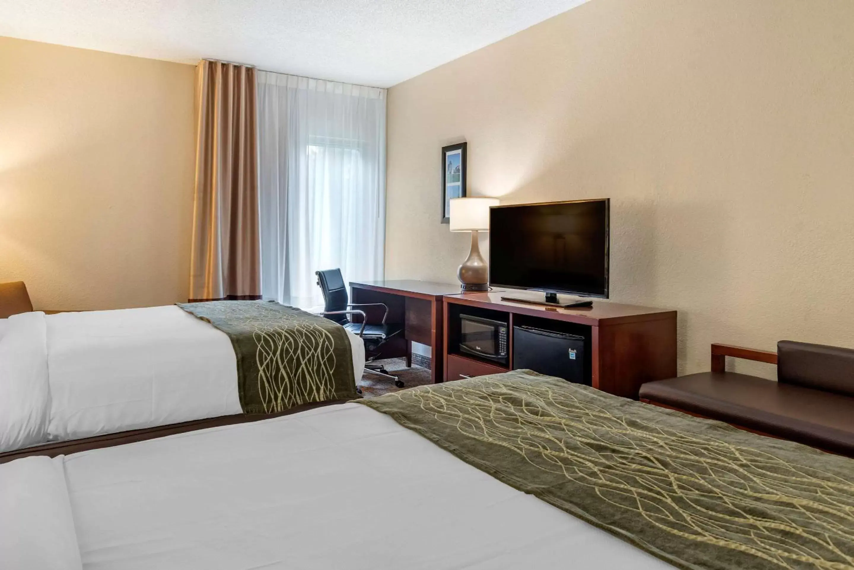 Photo of the whole room, Room Photo in Comfort Inn Meridian