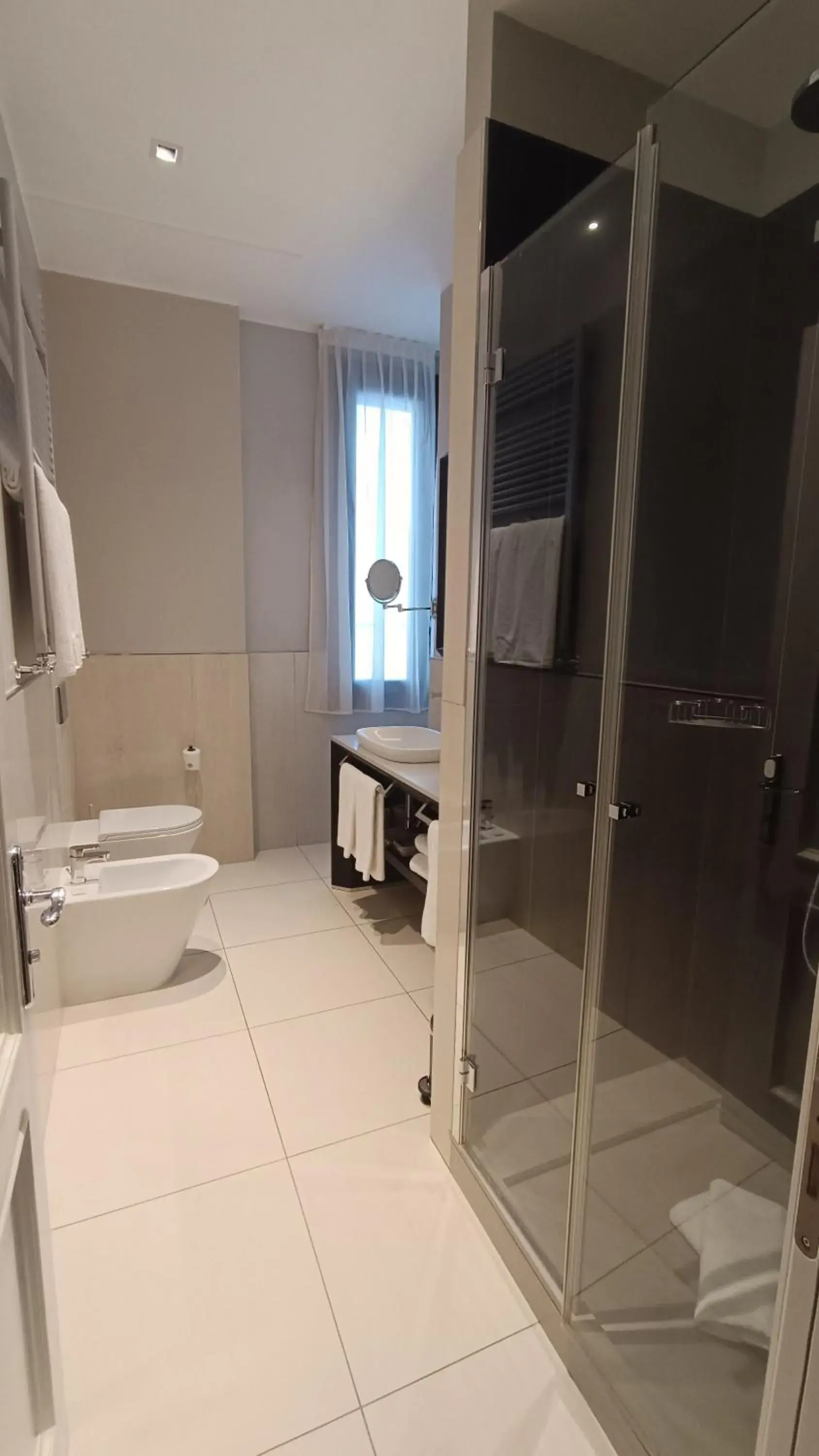 Toilet, Bathroom in Hotel Grande Italia