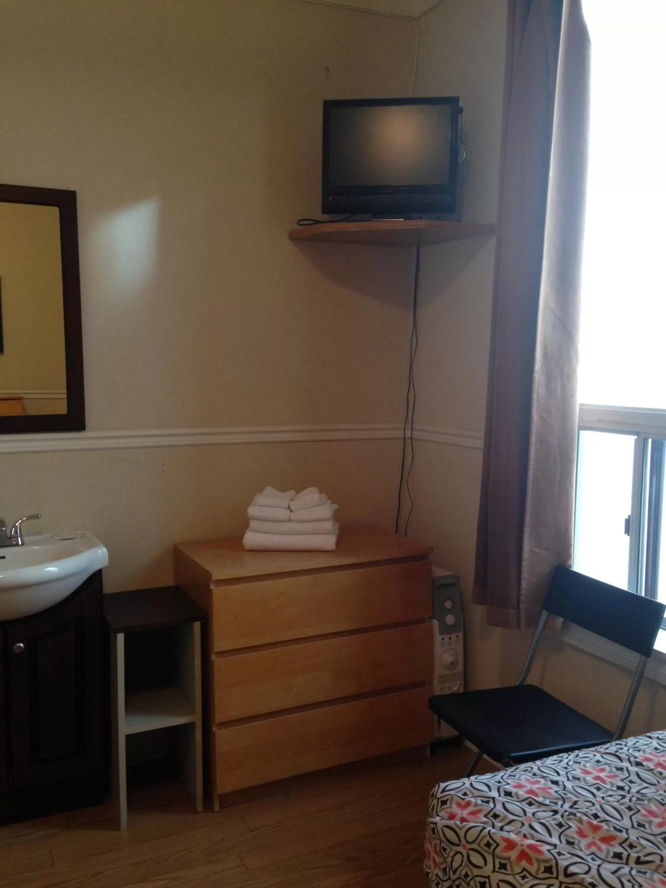 Photo of the whole room, Bed in The Rex Hotel Jazz & Blues Bar