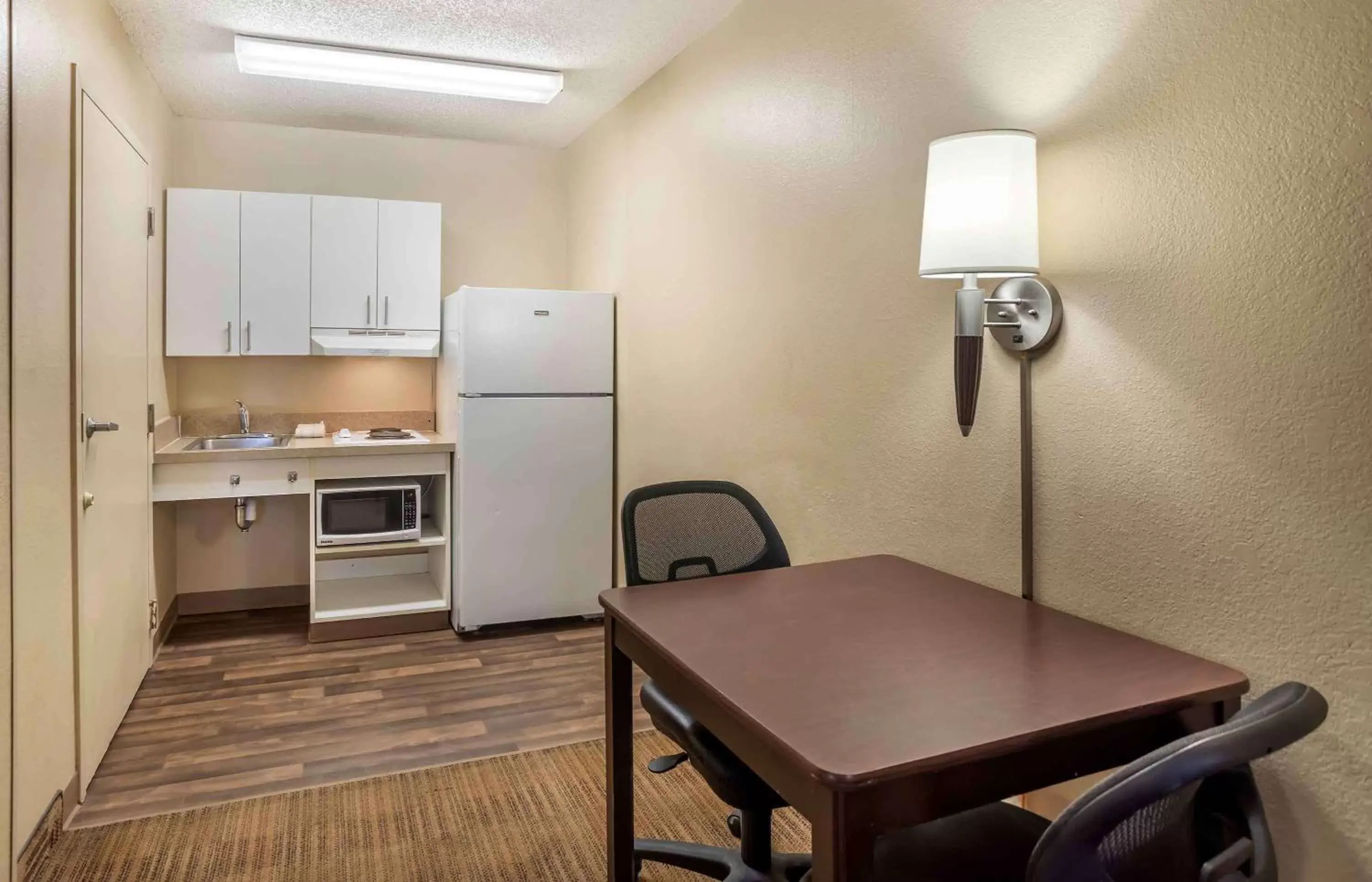 Bedroom, Kitchen/Kitchenette in Extended Stay America Suites - Nashville - Brentwood - South