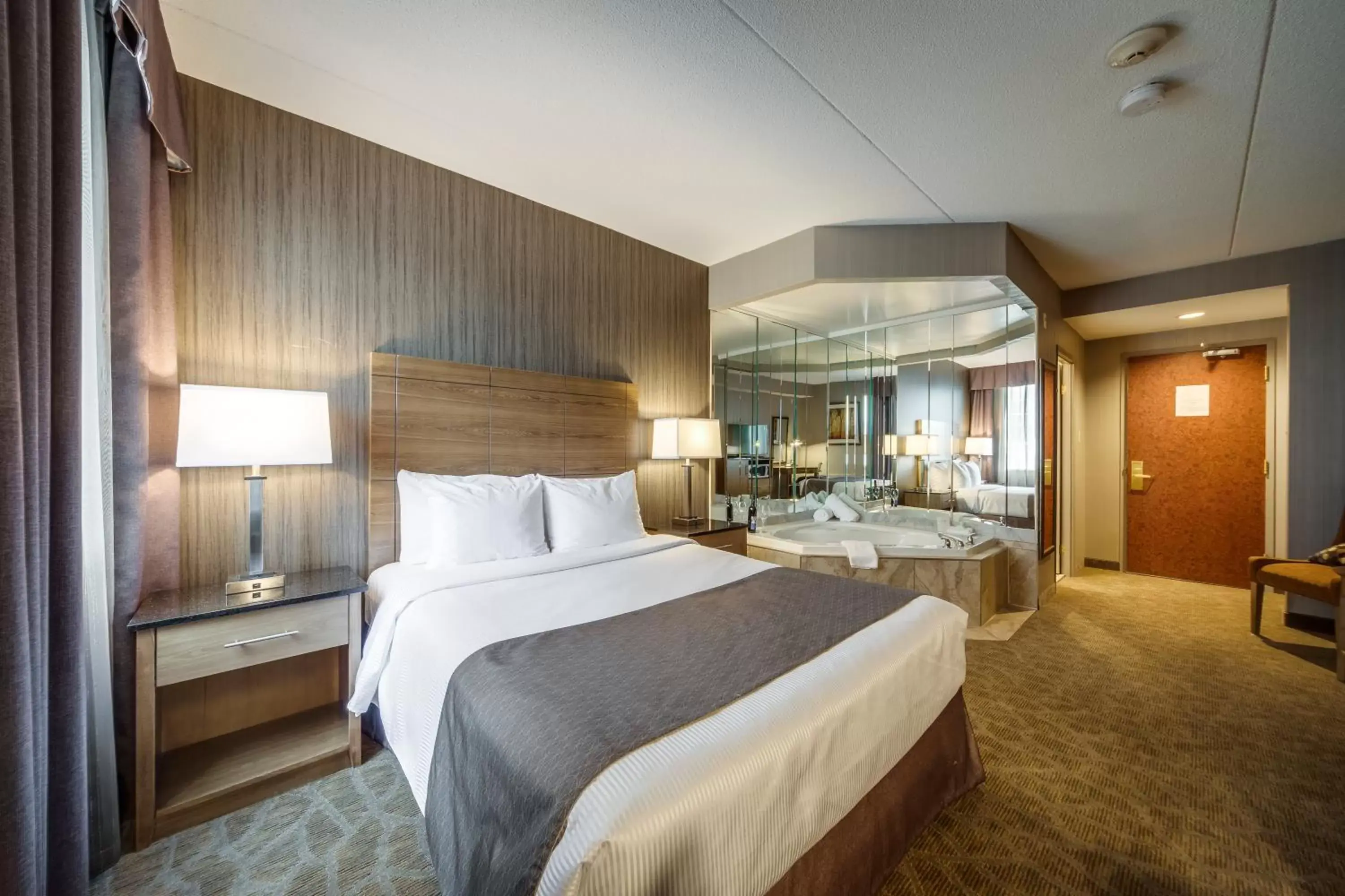 Bed in Monte Carlo Inn Airport Suites