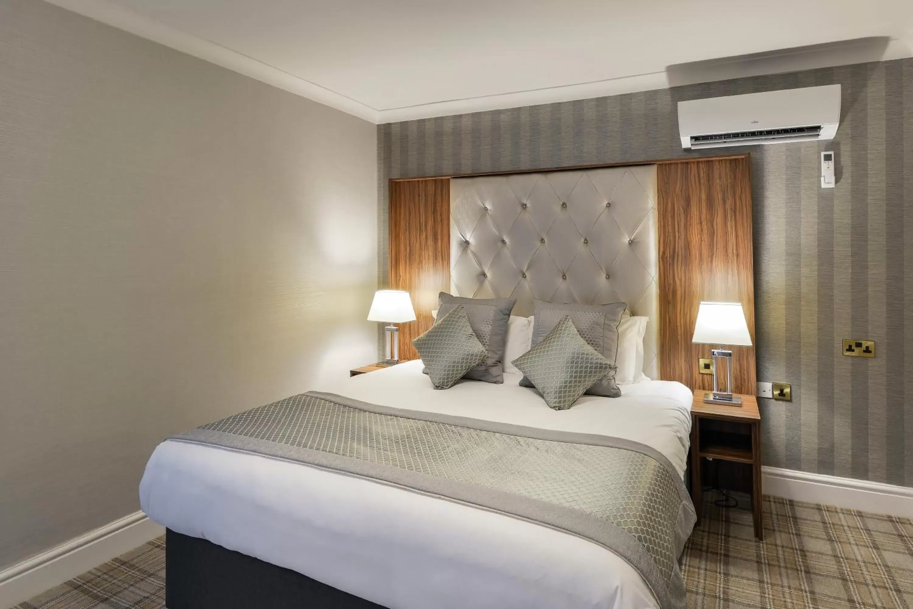 Bed in Mercure Manchester Norton Grange Hotel & Spa