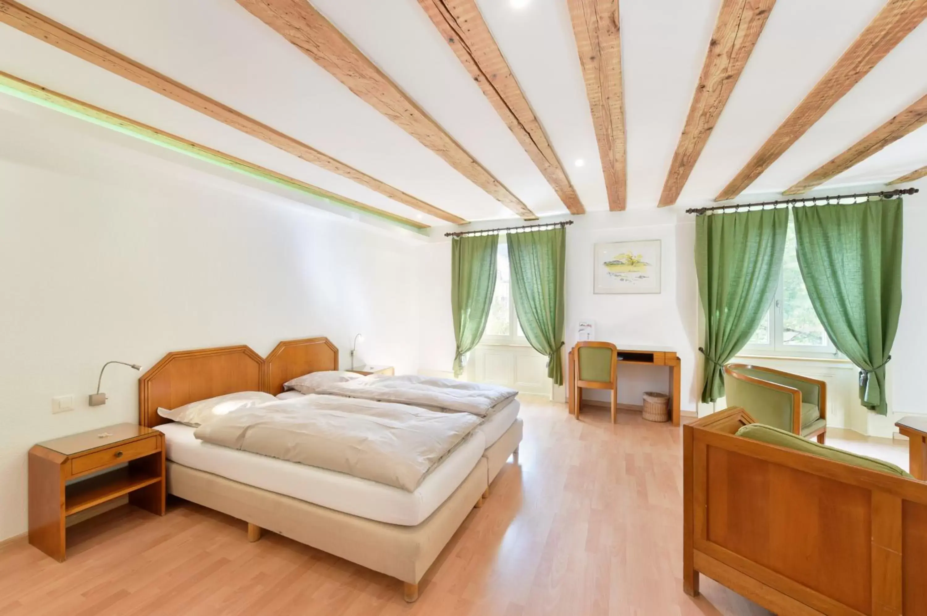 Bedroom, Bed in Hôtel de l'Aigle