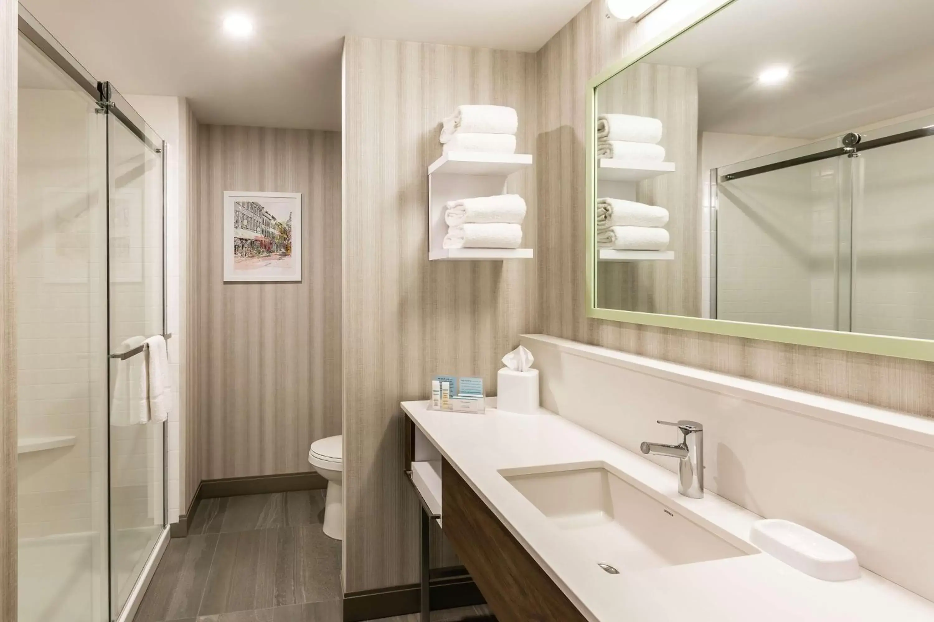 Bathroom in Hampton Inn & Suites by Hilton Québec - Beauport