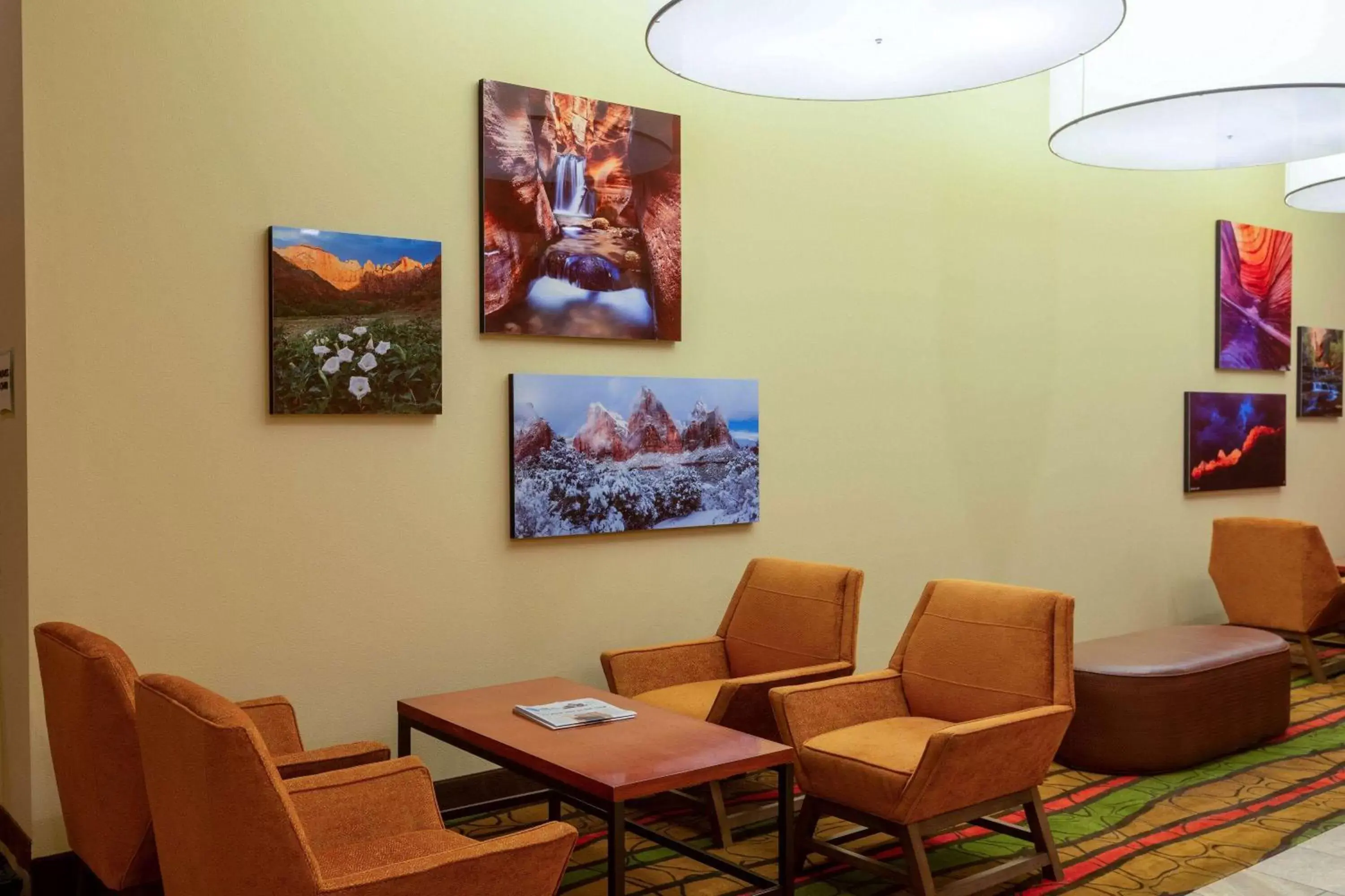 Seating Area in La Quinta by Wyndham at Zion Park/Springdale