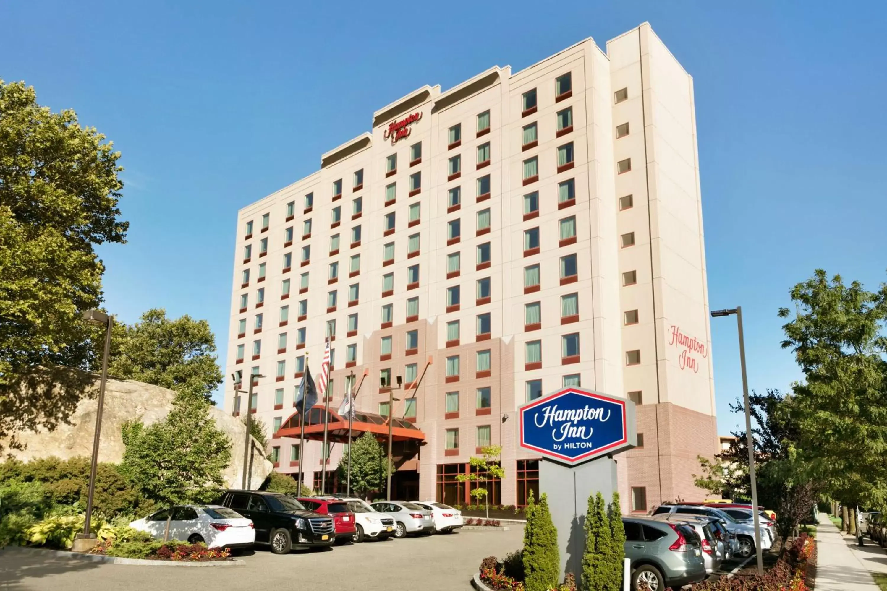 Property Building in Hampton Inn New York - LaGuardia Airport