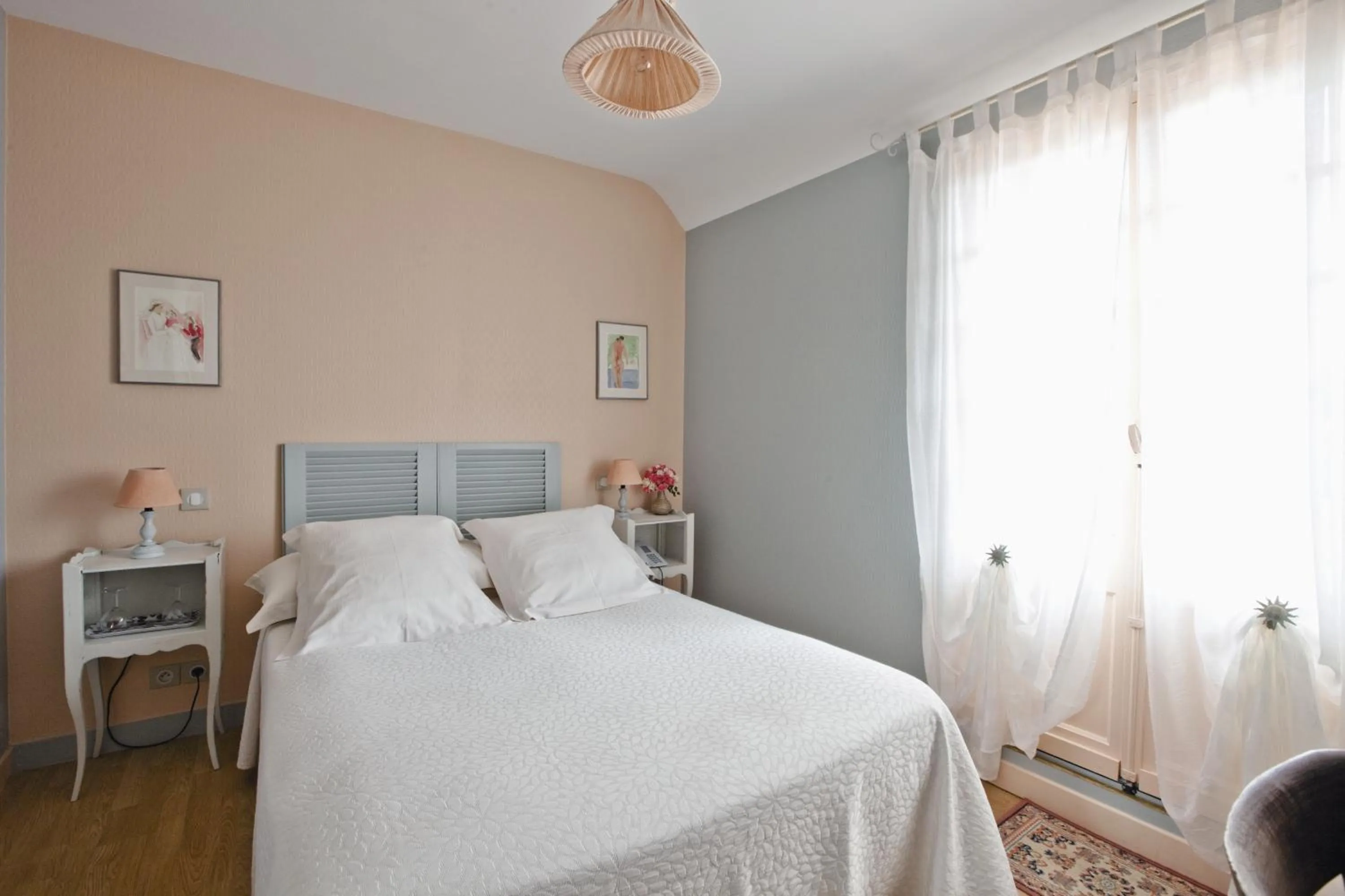 Photo of the whole room, Bed in Logis Hôtel Restaurant Le Coq Hardi