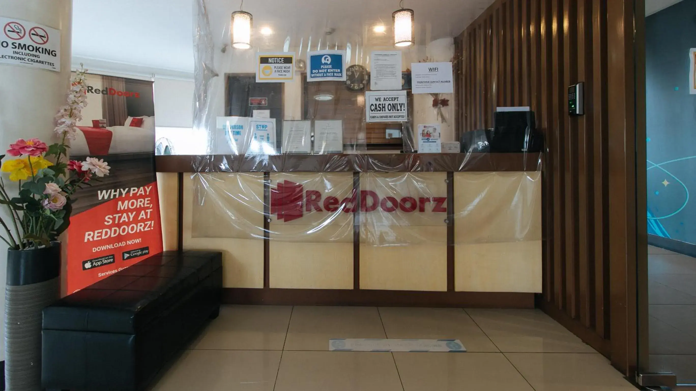 Lobby or reception in RedDoorz Plus at EDSA Congressional - Vaccinated Staff