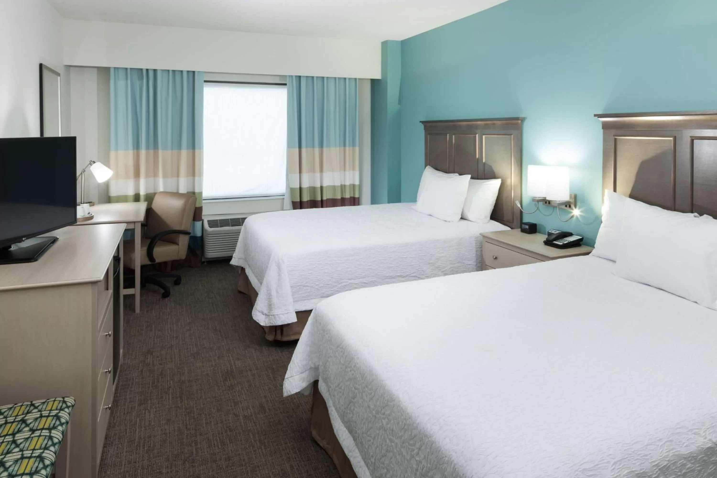 Bed in Hampton Inn & Suites by Hilton Carolina Beach Oceanfront
