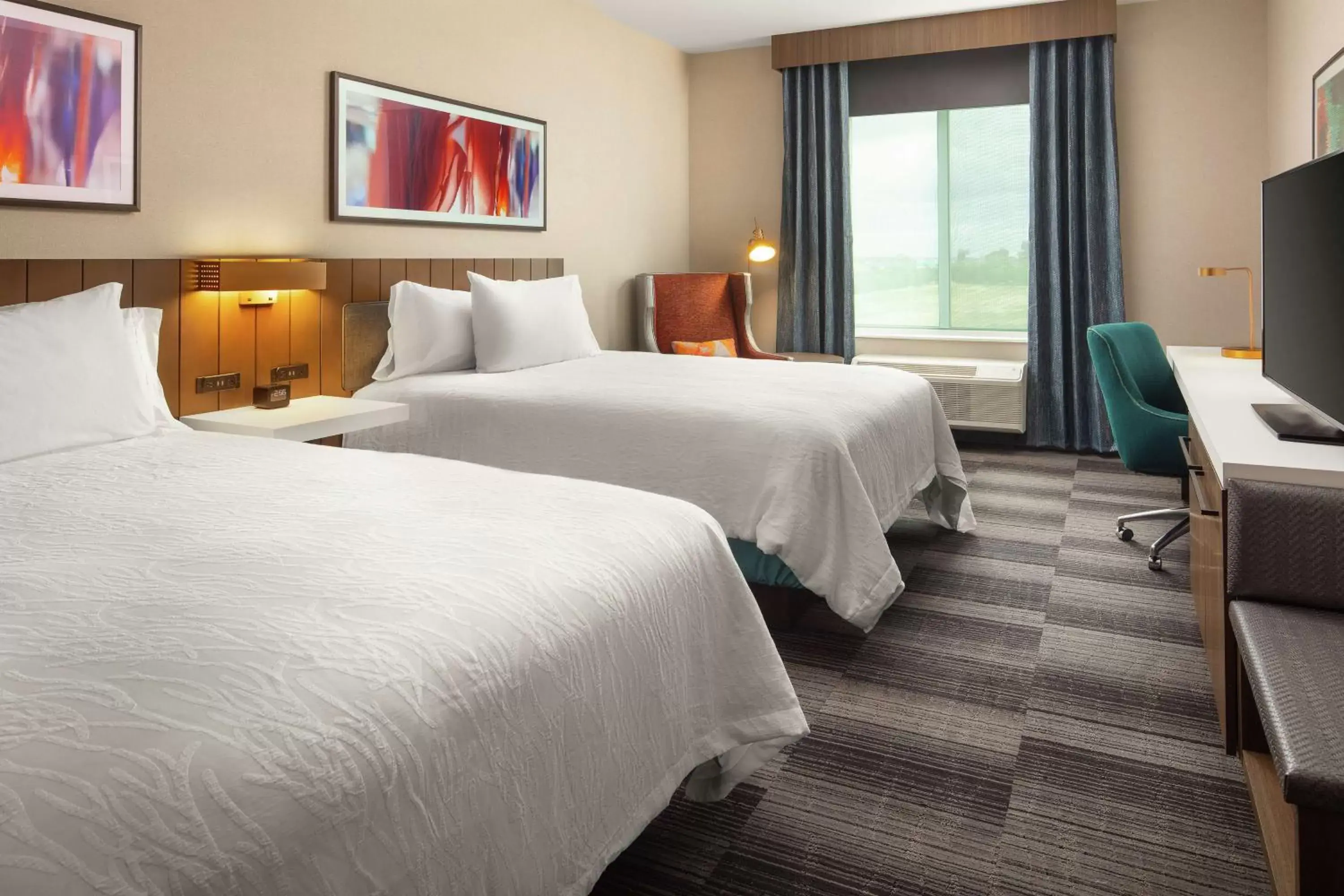 Bedroom, Bed in Hilton Garden Inn Sacramento Airport Natomas