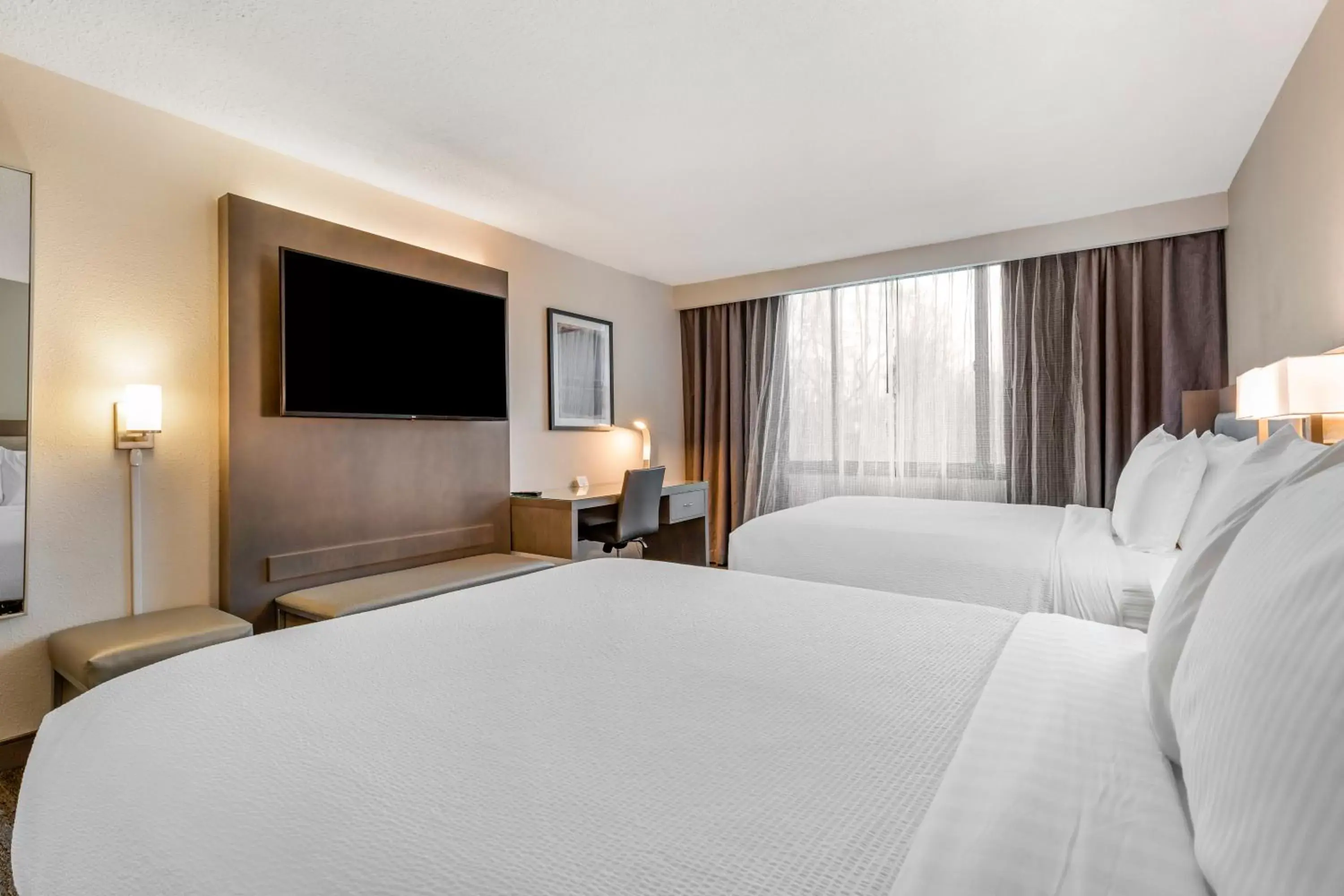 TV and multimedia, Bed in Best Western Premier Rockville Hotel & Suites