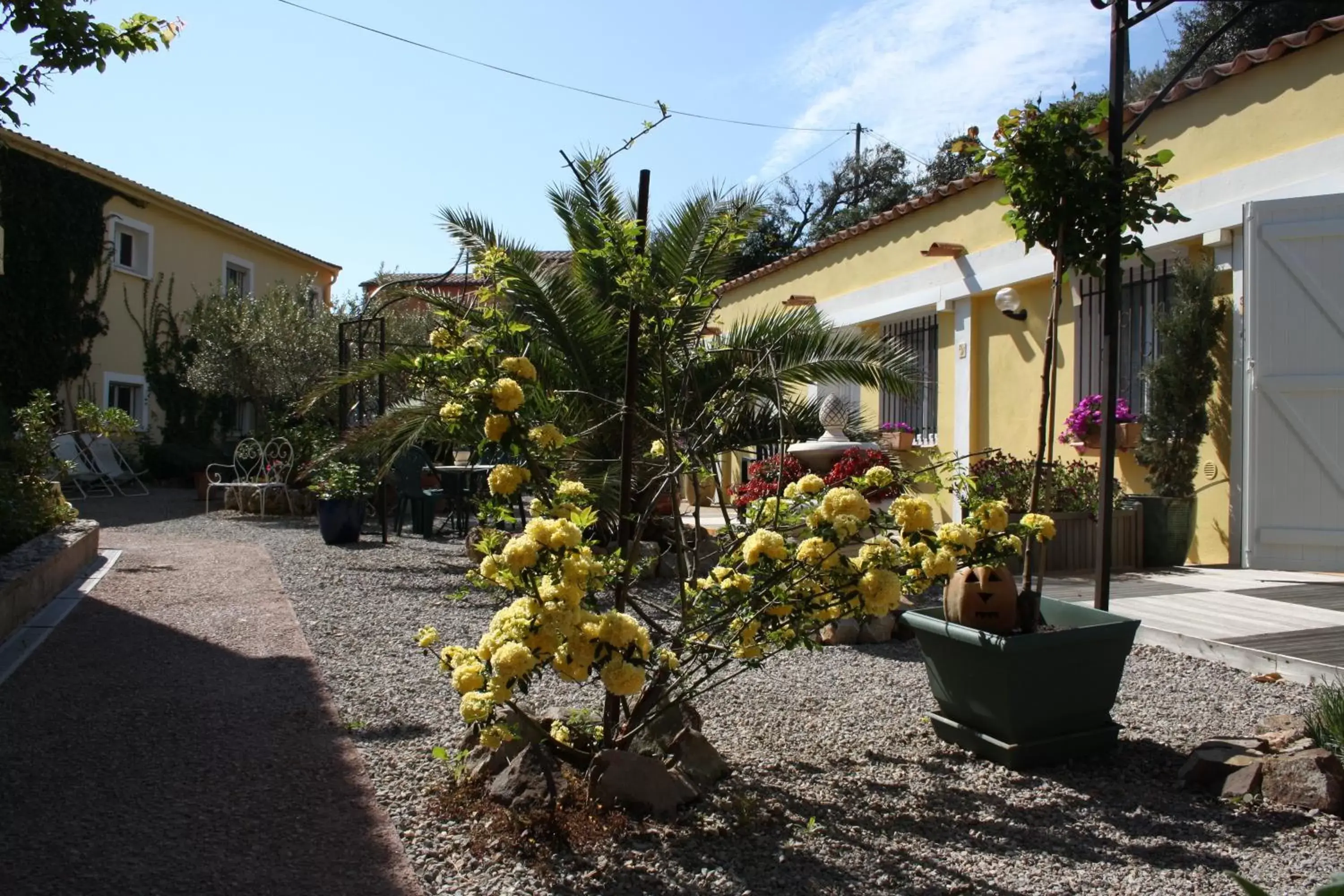 Garden, Property Building in "Cap Riviera" Hotel & Restaurant Saint Aygulf