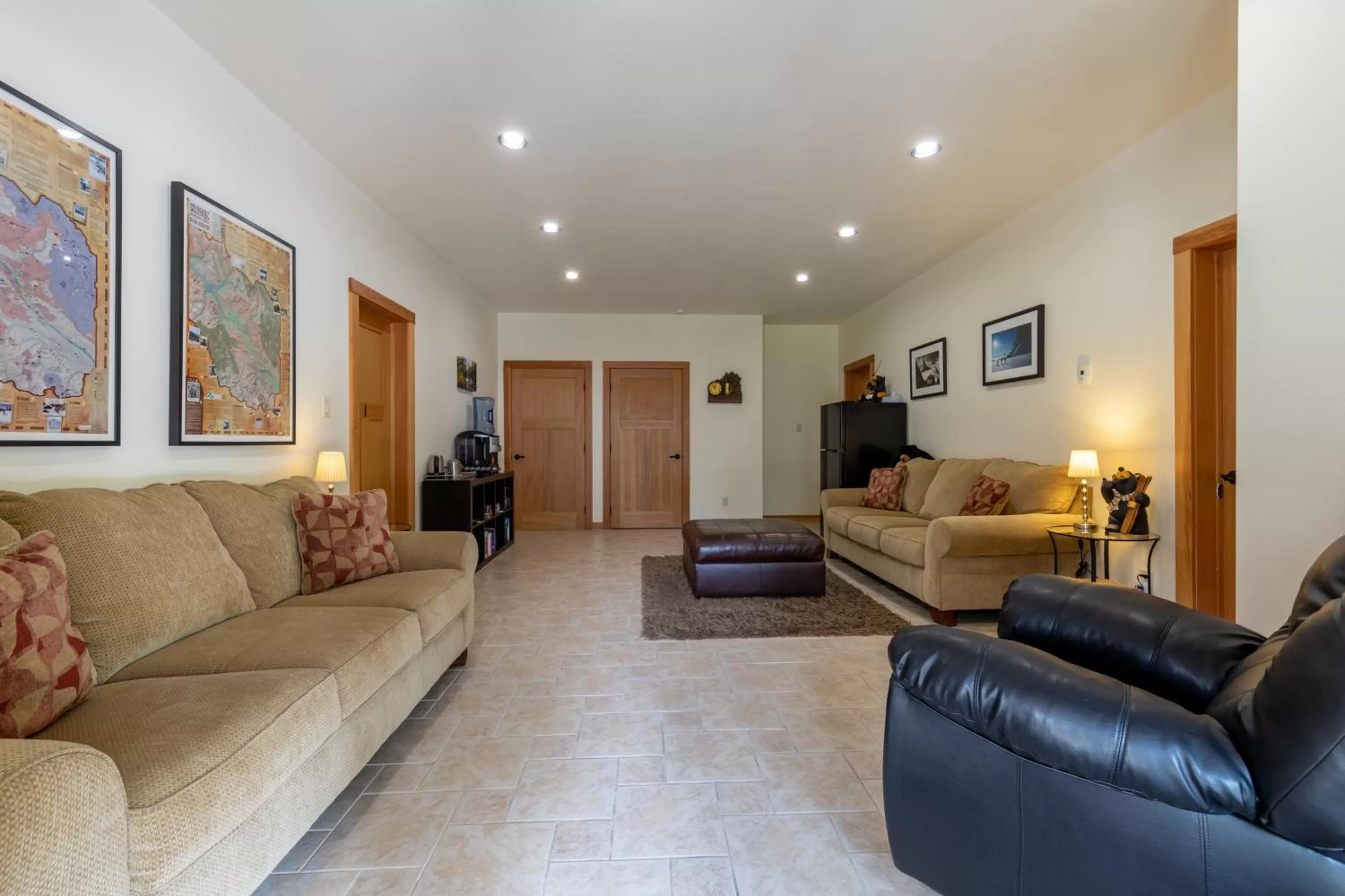 Communal lounge/ TV room, Seating Area in Canyon Ridge Lodge