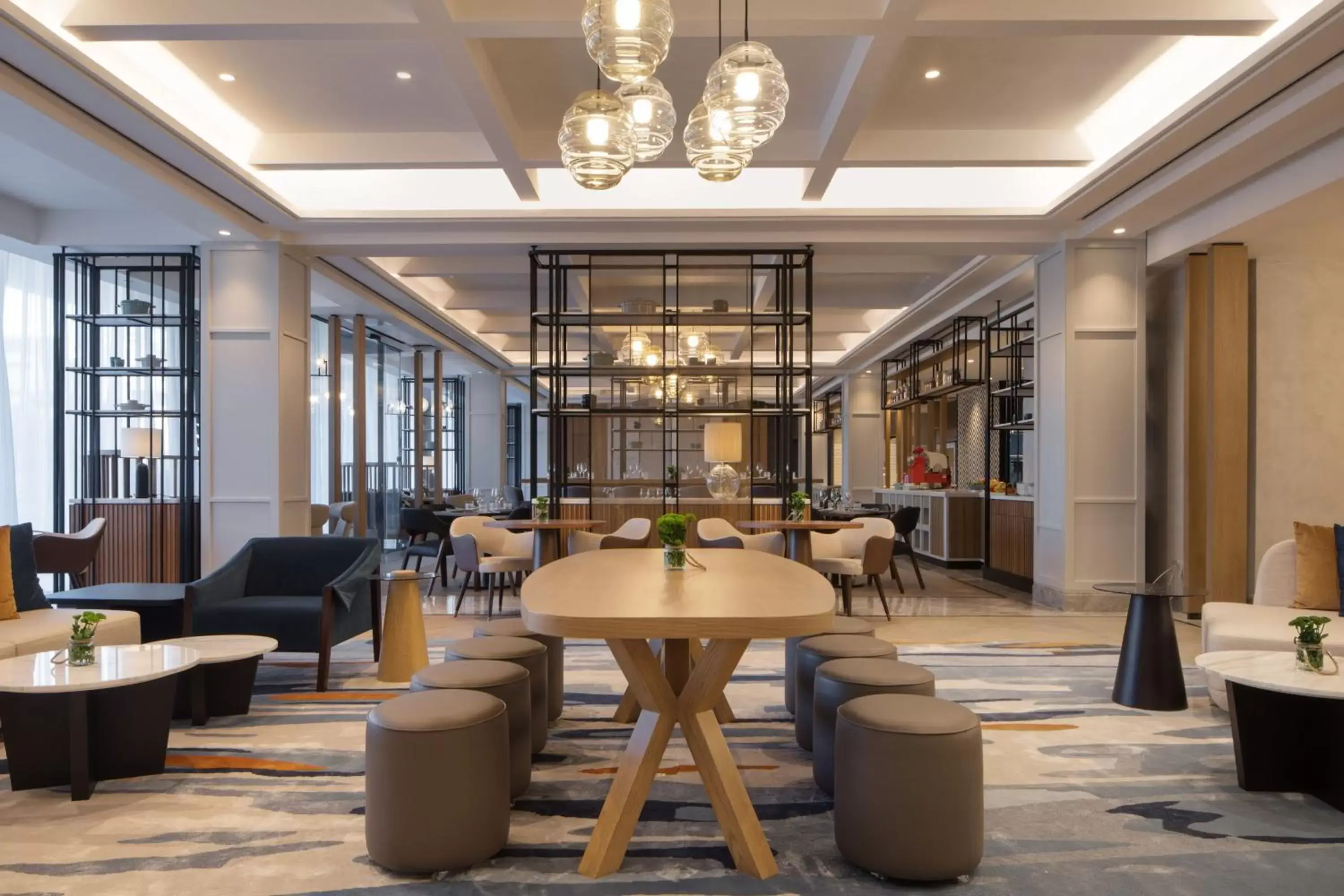 Lobby or reception, Lounge/Bar in Tirana Marriott Hotel